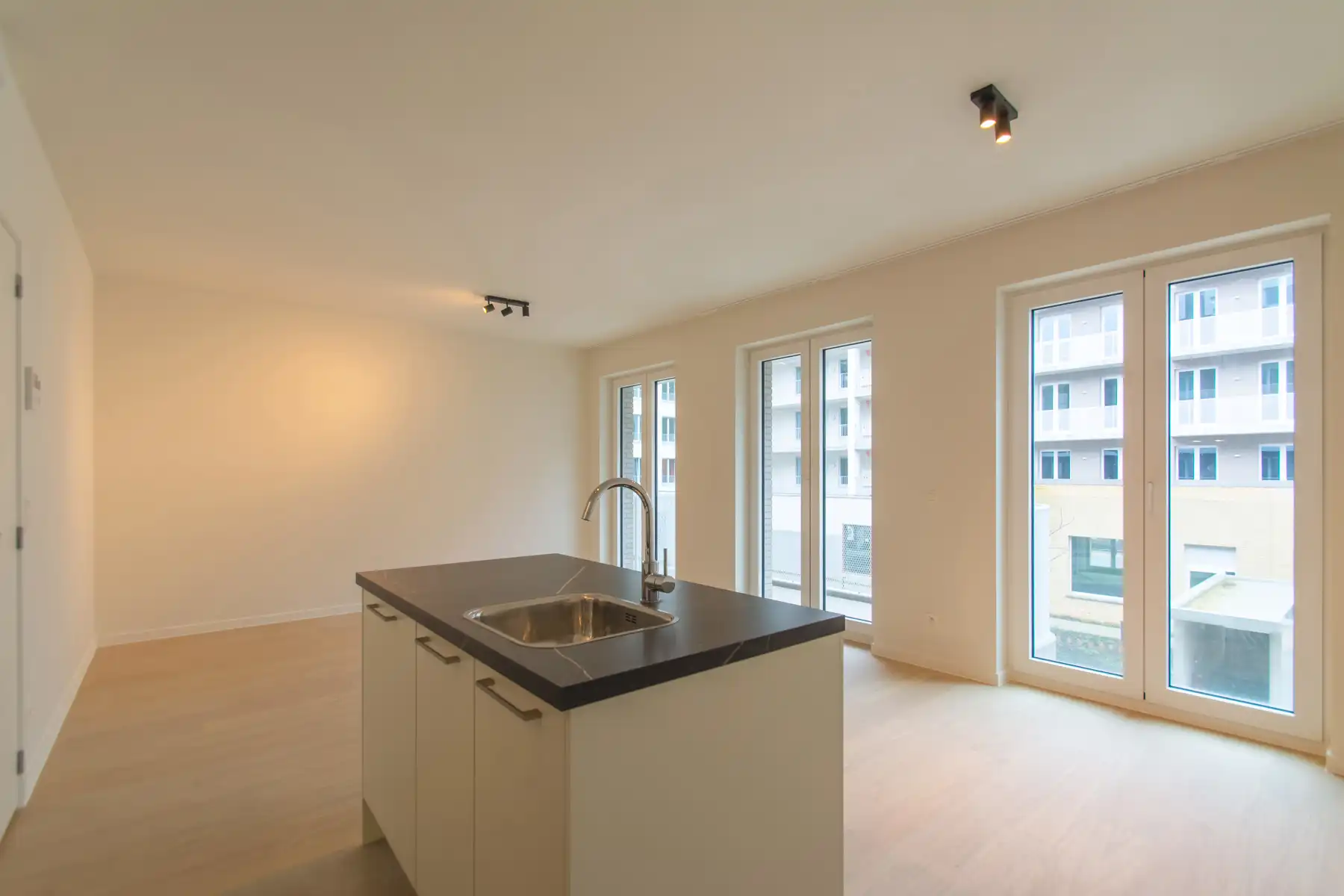 Lichtrijk nieuwbouwappartement met 2 slaapkamers en terras foto 6