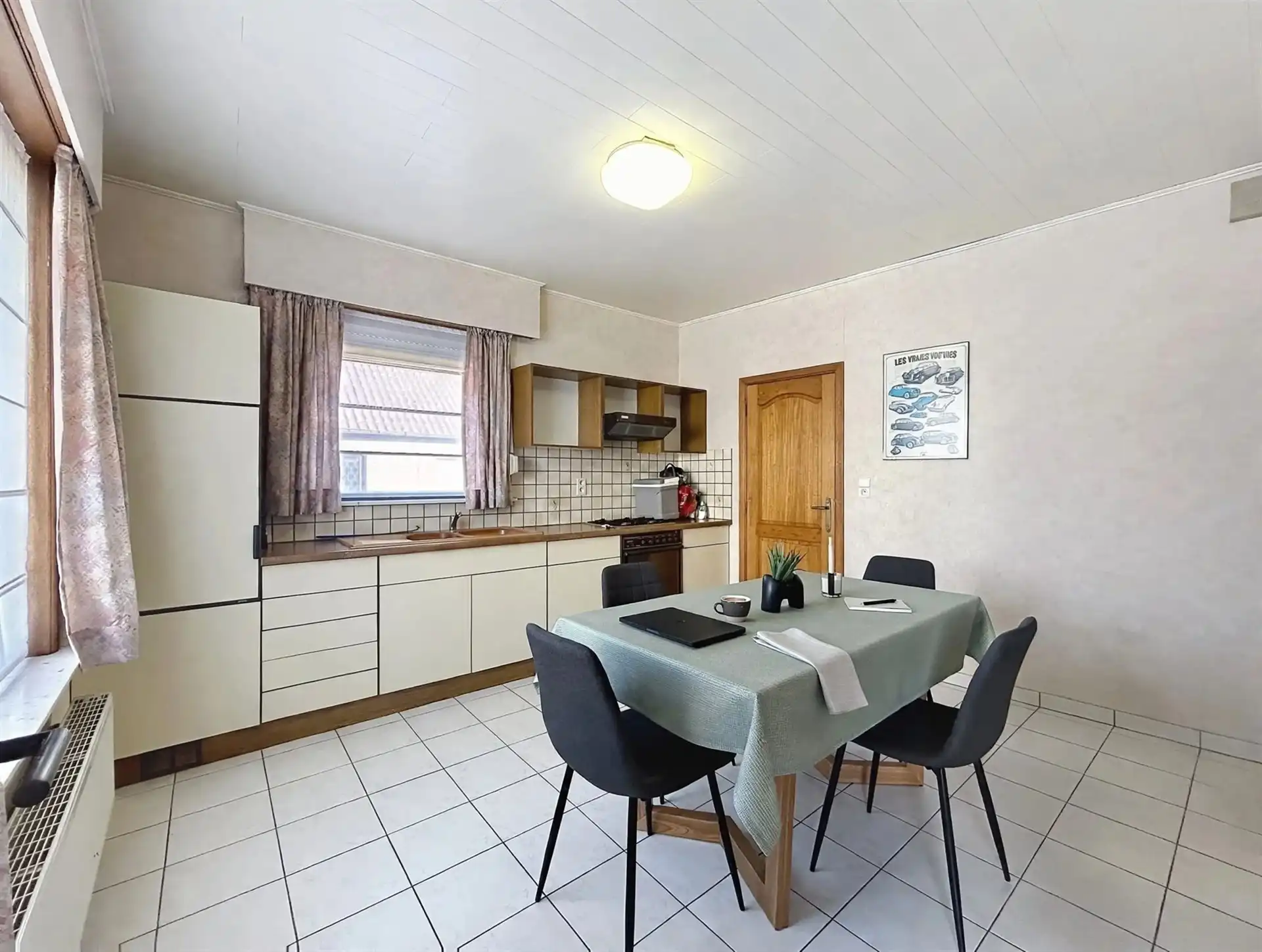 Gezinswoning met handelsruimte en  dubbele garage op toplocatie foto 15