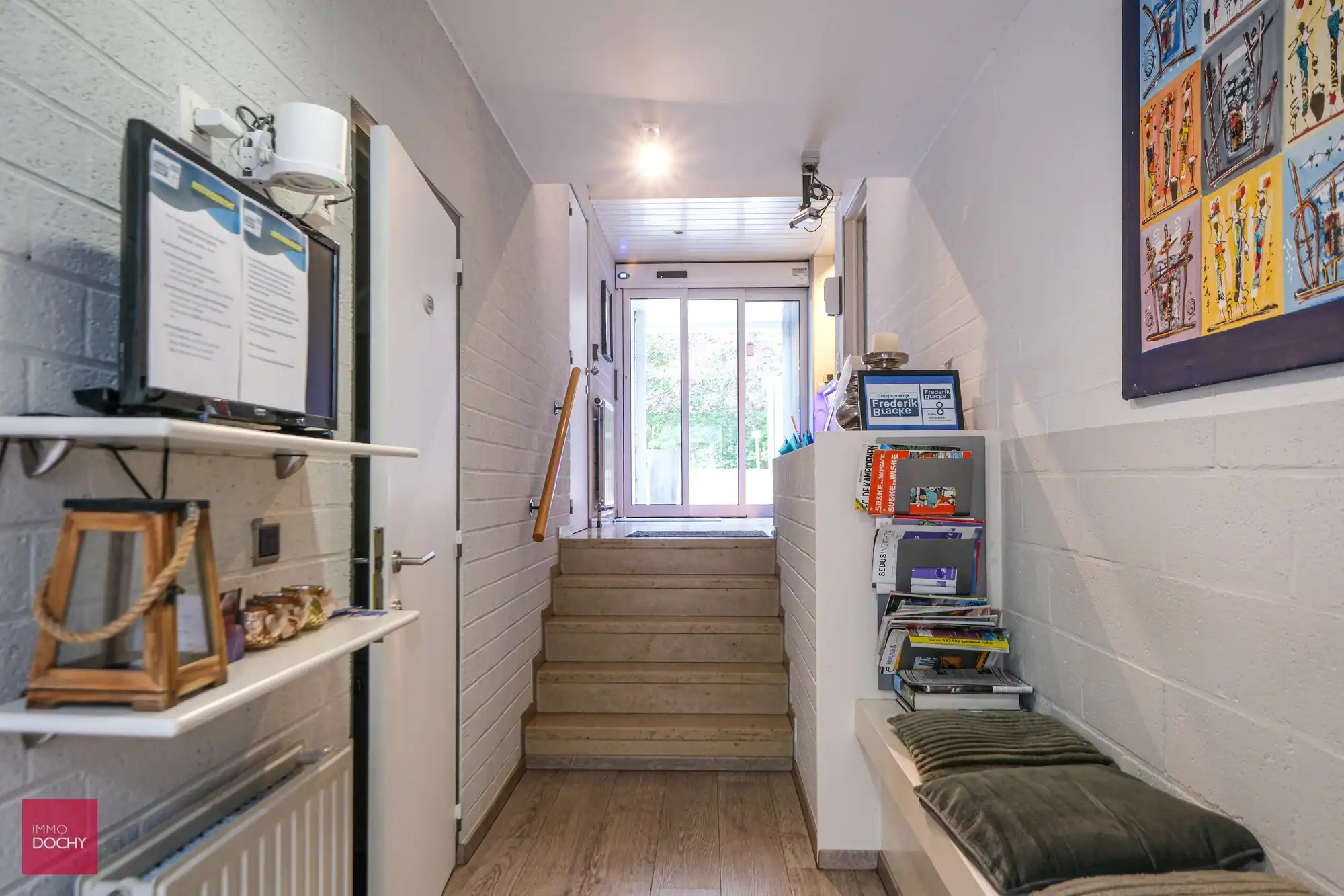 Ruime (groeps)praktijk of kantoor met woning foto 5