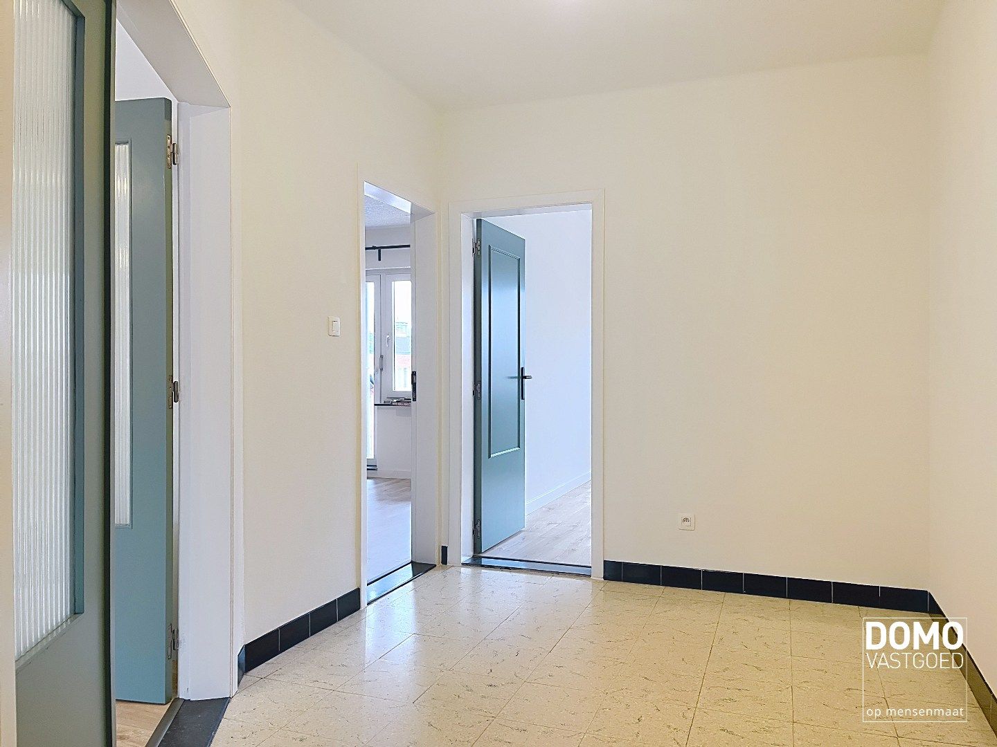 VOLLEDIG GERENOVEERD APPARTEMENT MET GARAGE TE HASSELT foto 6