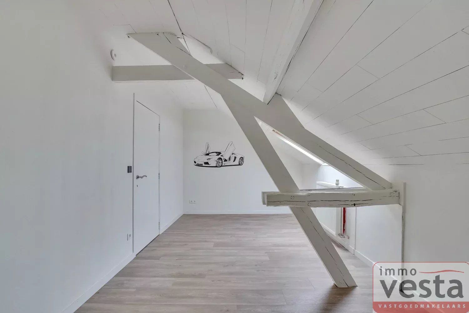 Ruime, gerenoveerde woning op een goede locatie foto 18