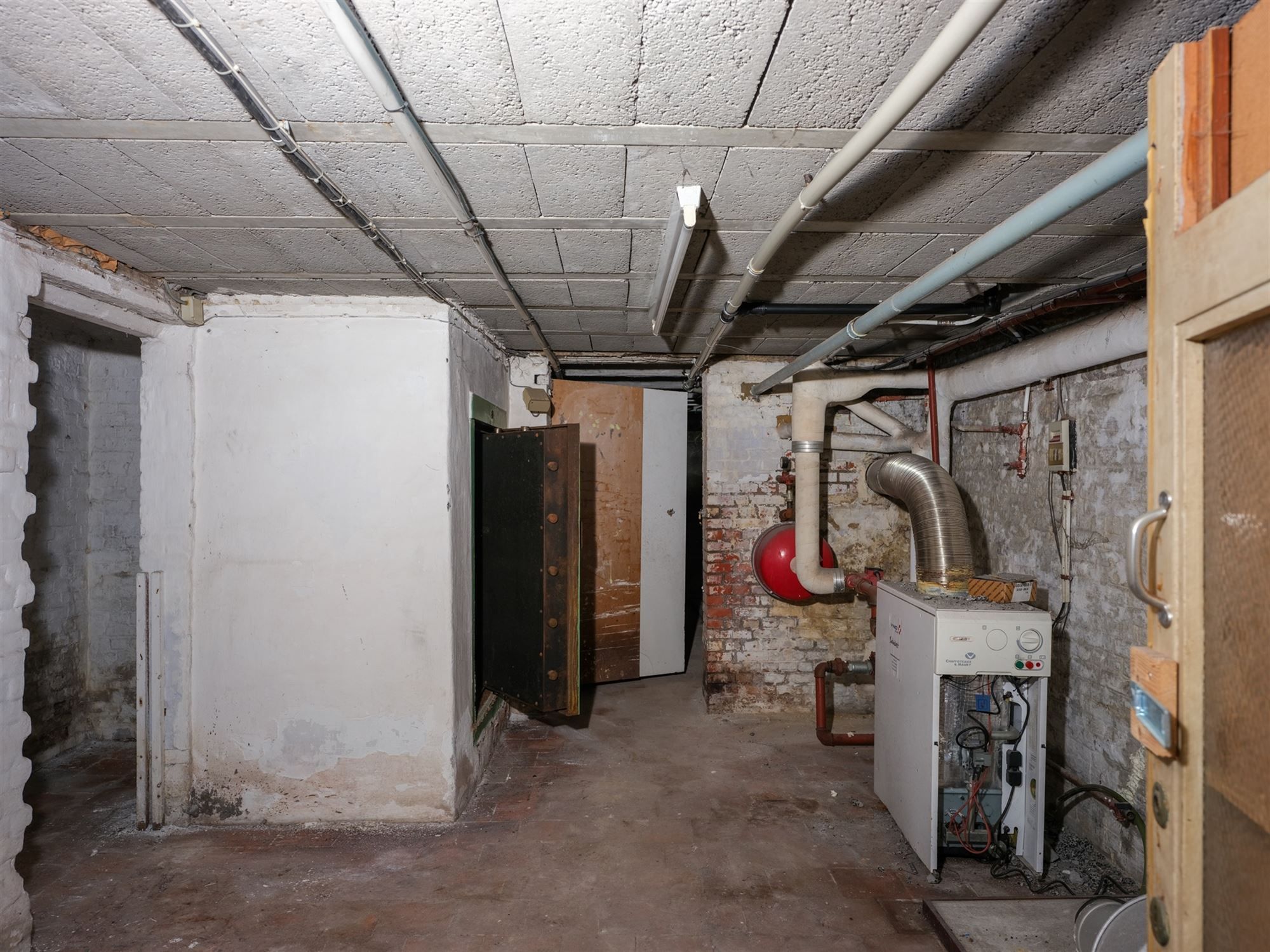 ruime rijwoning met polyvalent bijgebouw en tal van mogelijk foto 50