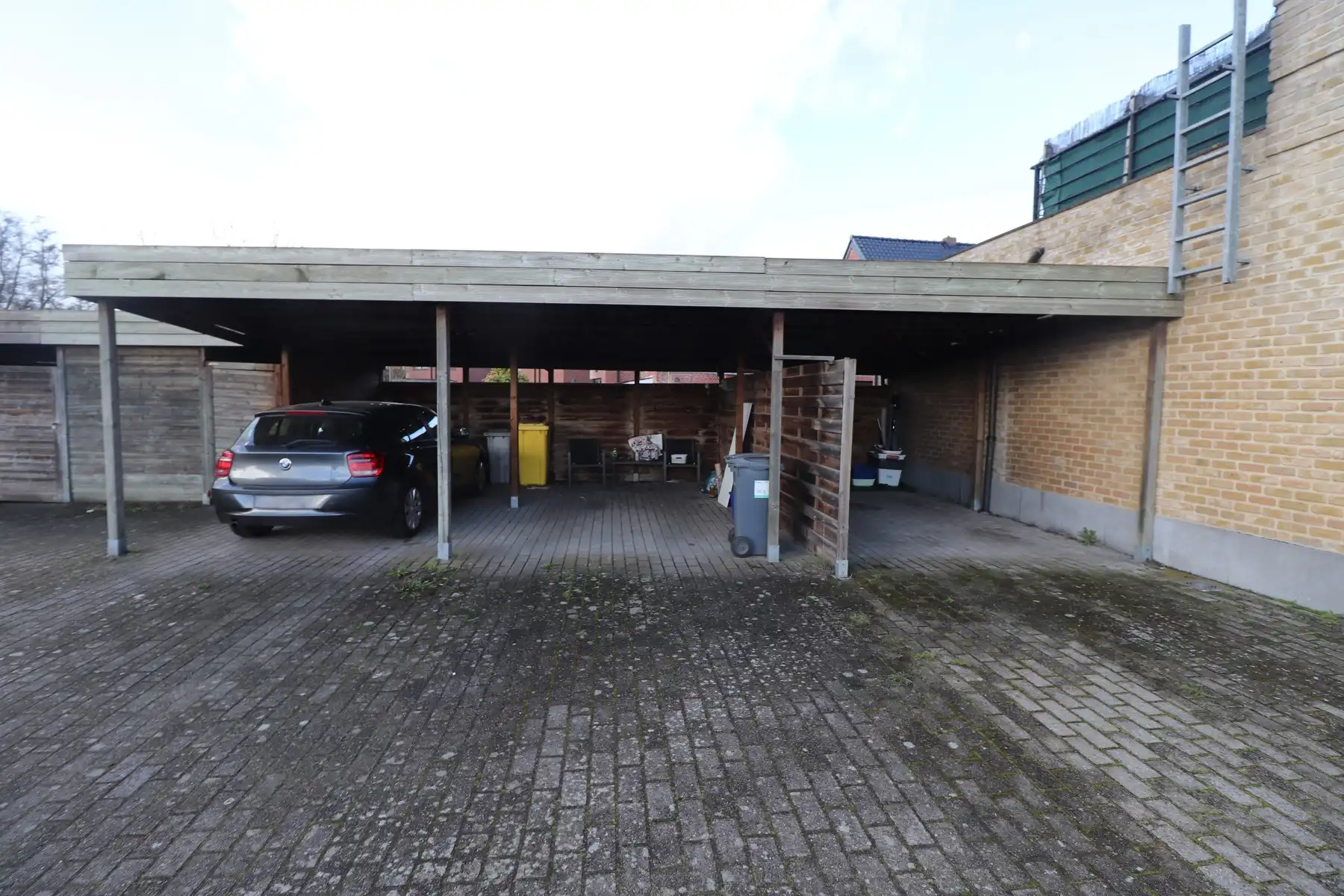 Gelijkvloers appartement met carport en gemeenschappelijke fietsenberging. foto 10