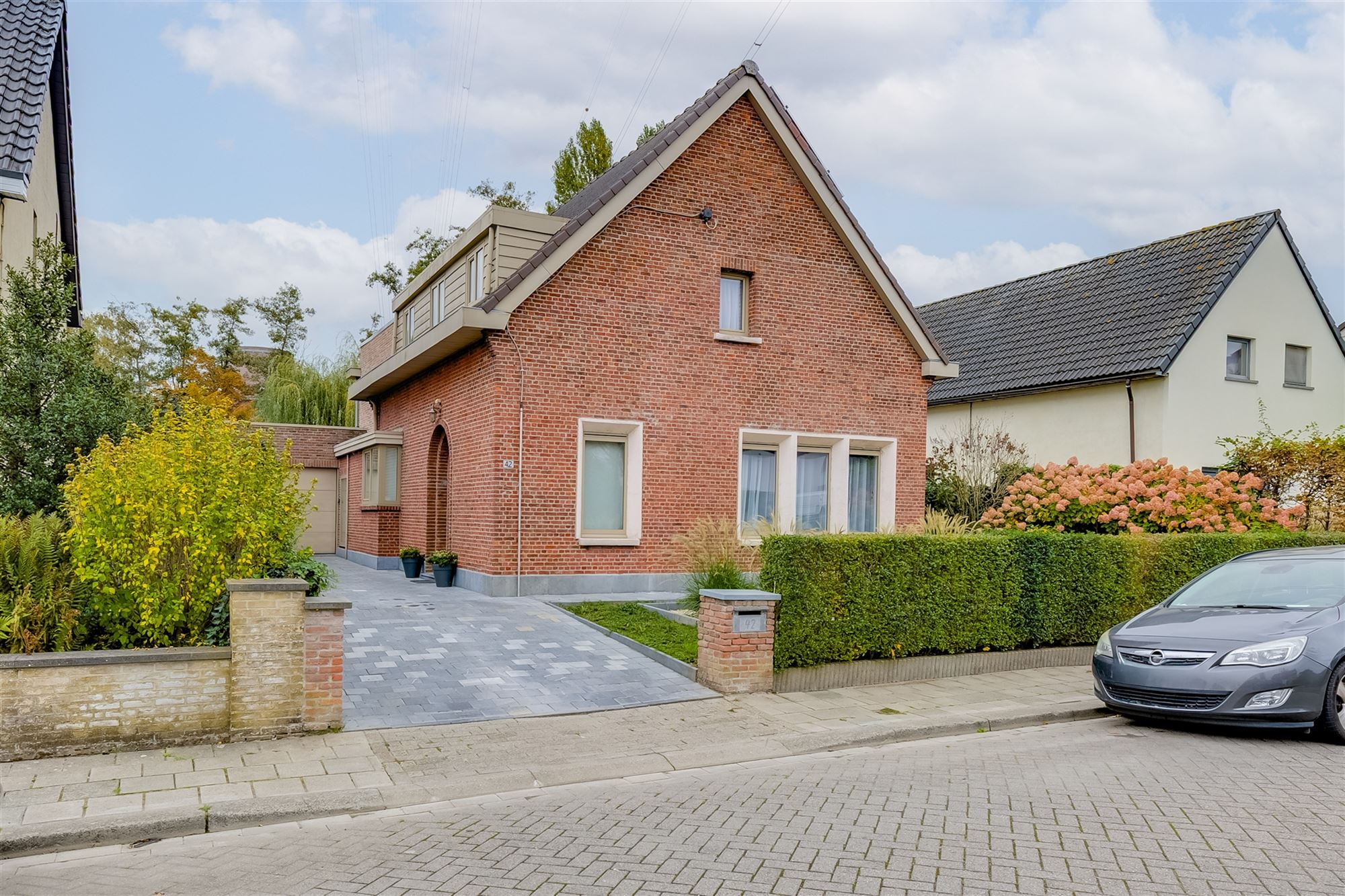 Energiezuinige, instapklare villa met 4 slaapkamers. foto {{pictureIndex}}