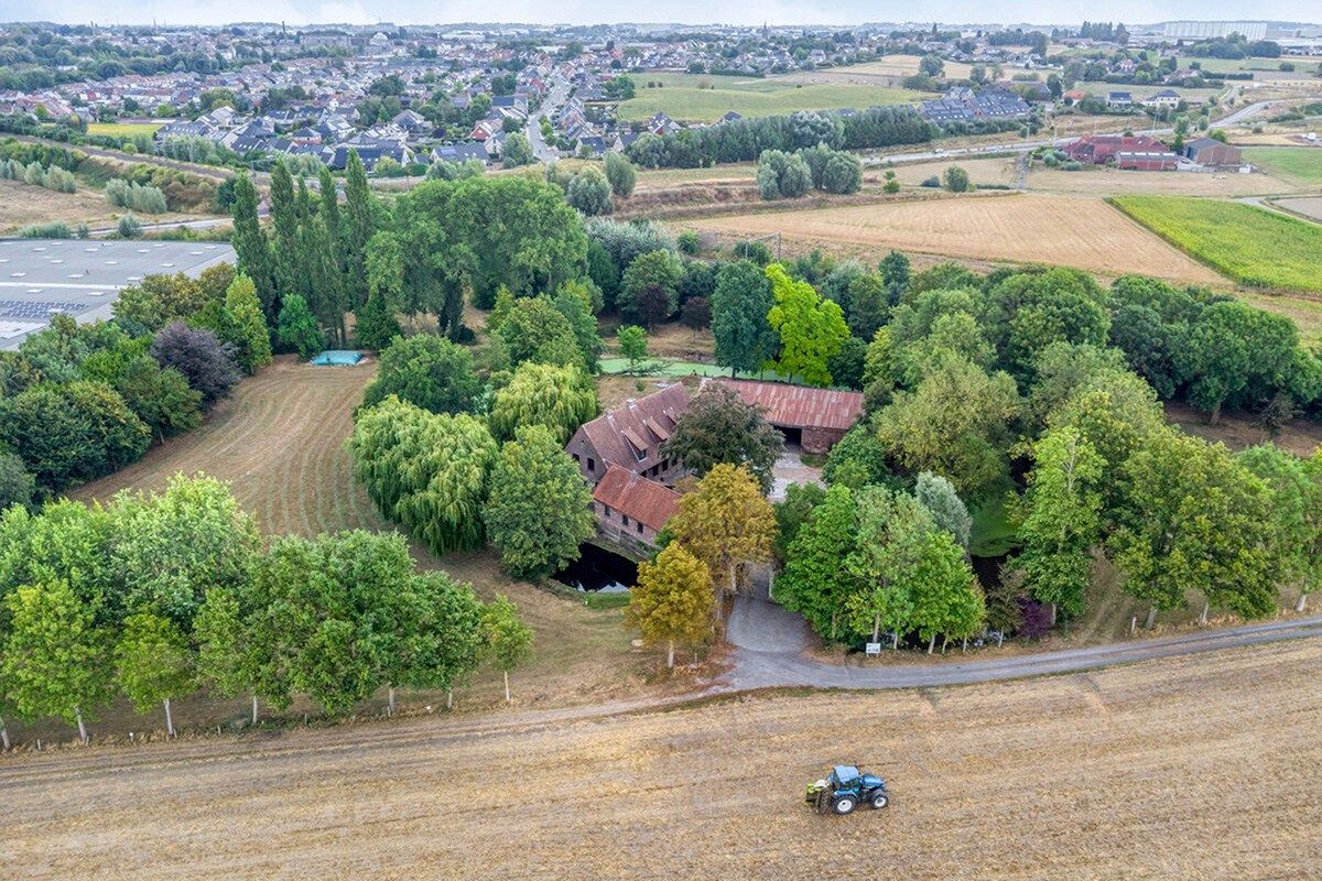 Unieke hoeve met grandeur op 2,3 ha parkdomein  foto 1