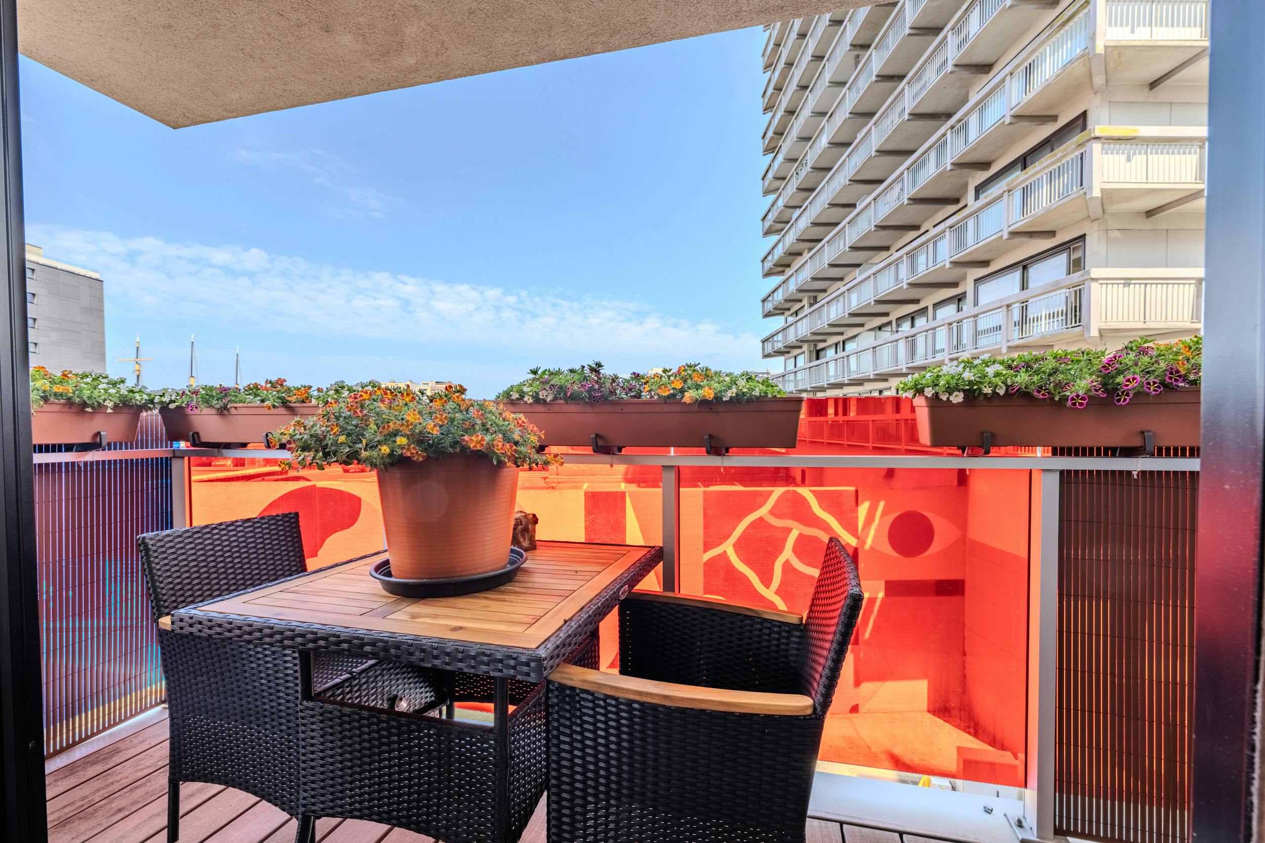 Hoekappartement met 2 slaapkamers en terras te Oostende foto 4