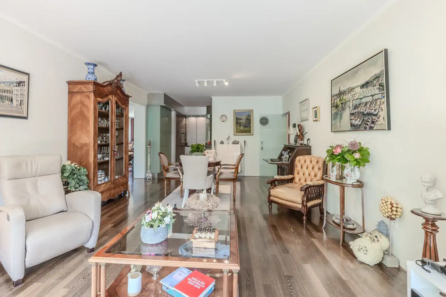 Gelijkvloers appartement met twee slaapkamers en garage in hartje Lanaken foto 11