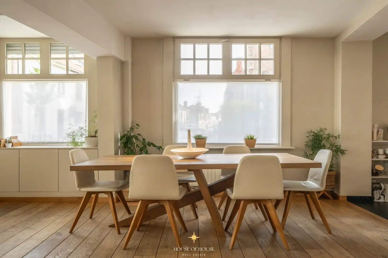 Charmante hoekwoning met praktijkruimte & dakterras in het hart van Brugge. foto 4