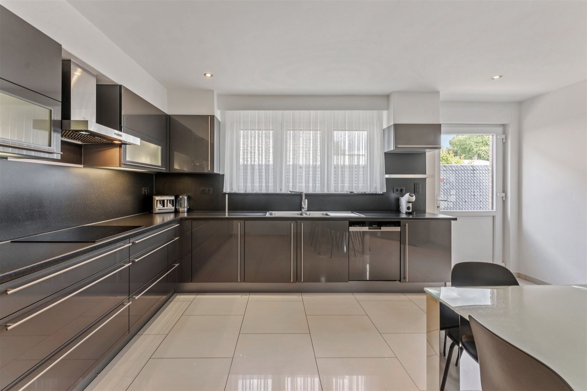 ZEER RUIME WONING MET 5 LAAPKAMERS OP RUSTIGE DOCH CENTRALE LIGGING IN KOERSEL foto 7