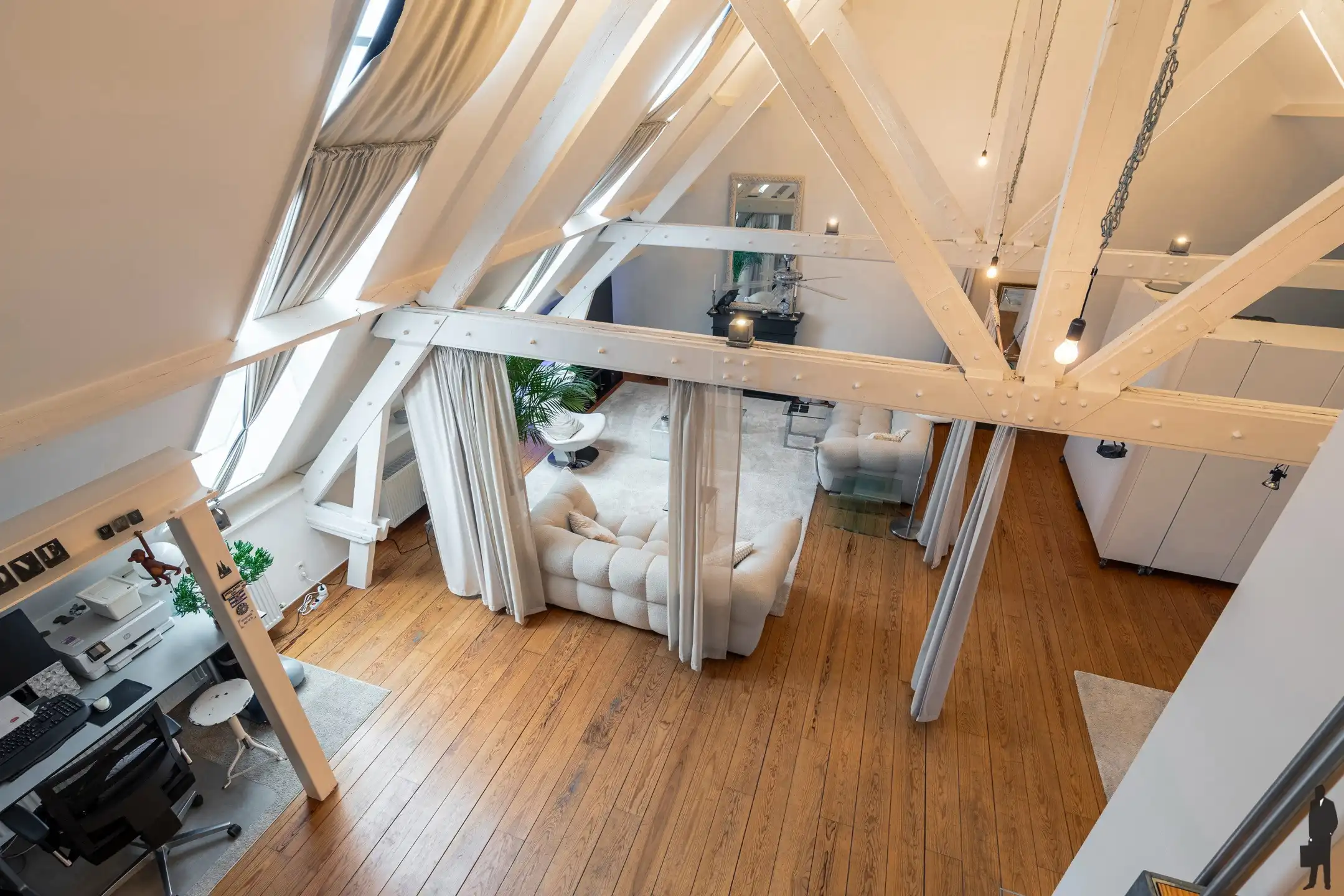 Unieke loft met mezzanine en terras in voormalige Rijkswachtkazerne in&nbsp;Hoogstraten foto 9