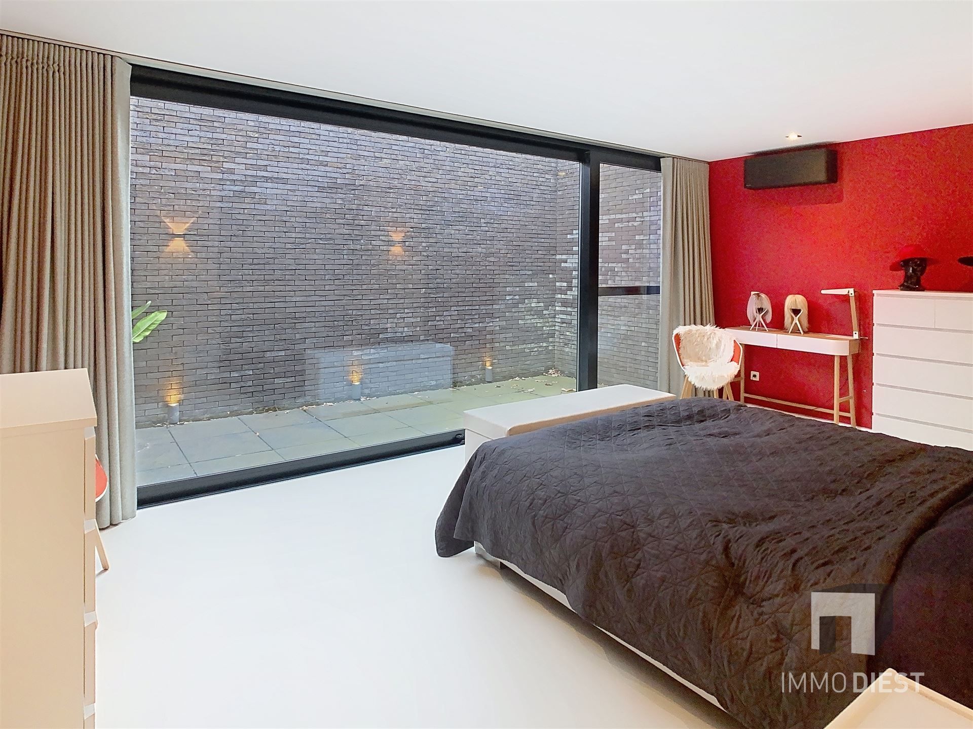 Moderne en strakke villa met veel lichtinval foto 14