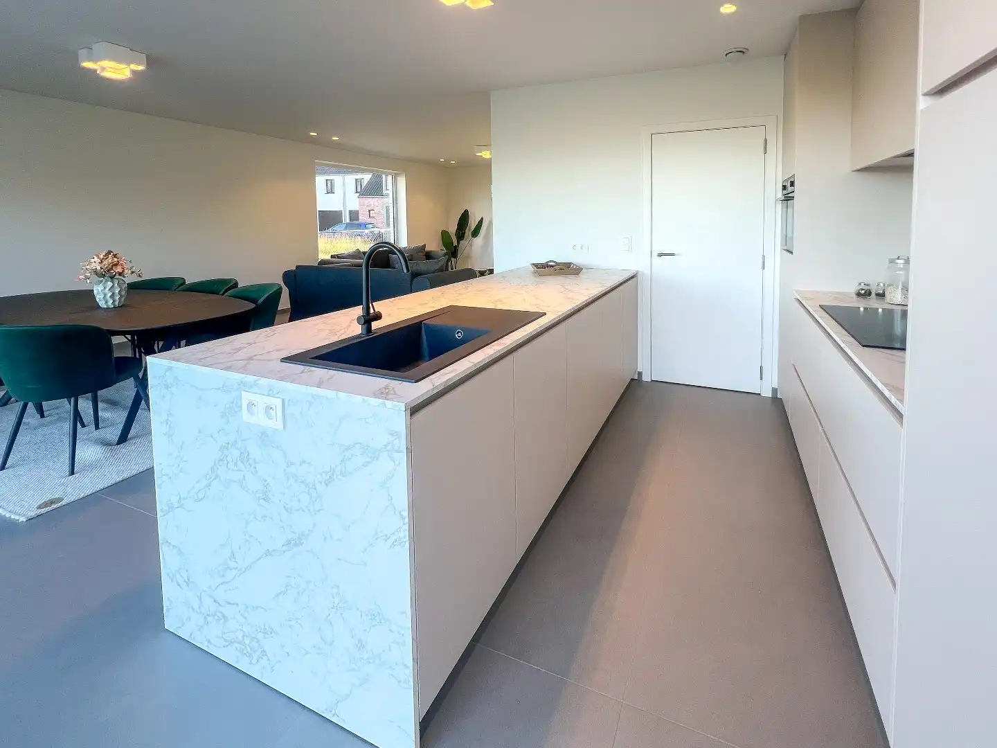 Halfopen woning met 3 slaapkamers en landelijk verzicht! foto 5