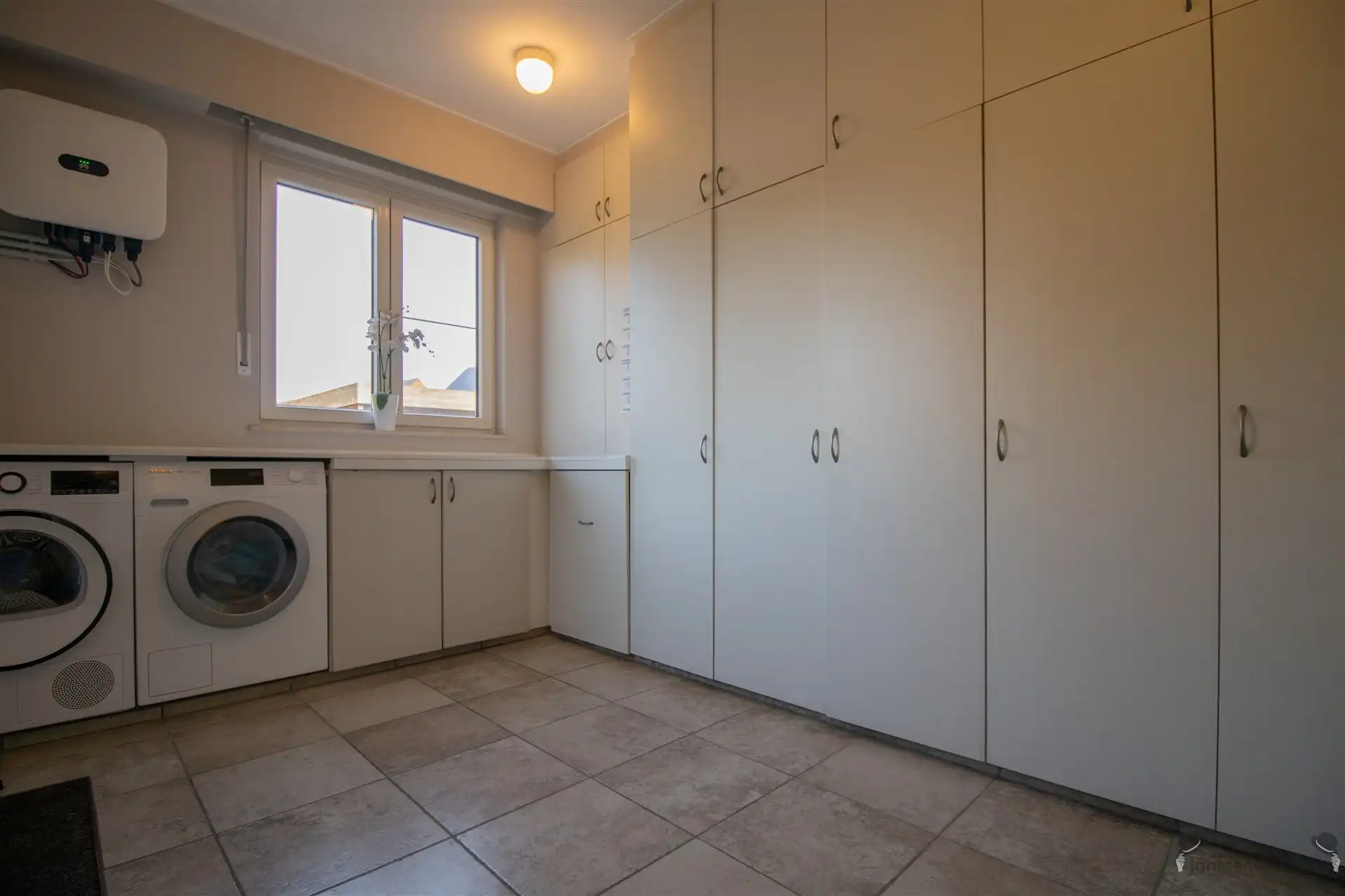 Rustig gelegen gerenoveerde (2022) gelijkvloerse woning met 4 slaapkamers op 970 m². foto 16