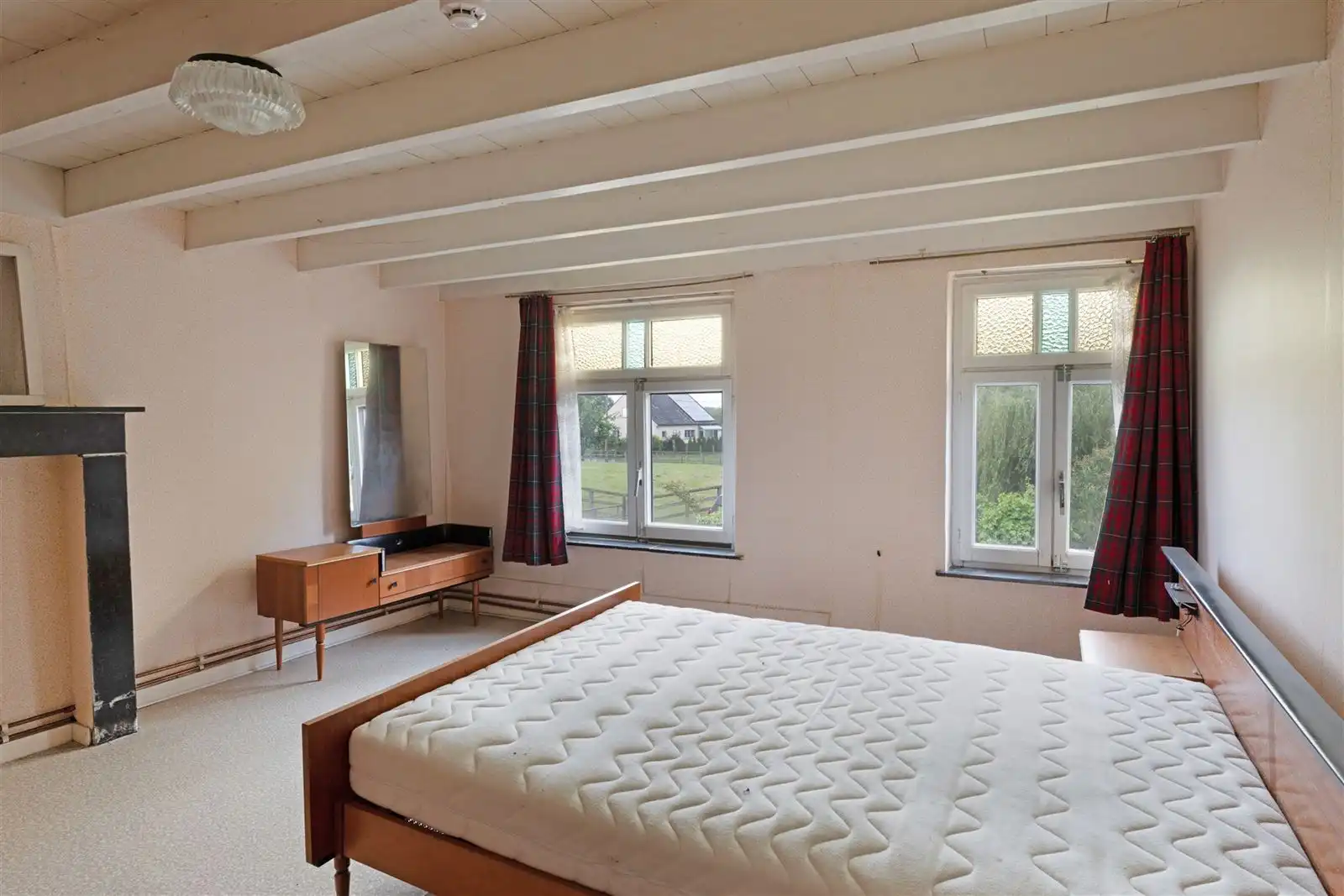 Prachtig gelegen te renoveren  Hoeve woning met stallingen en weides foto 21