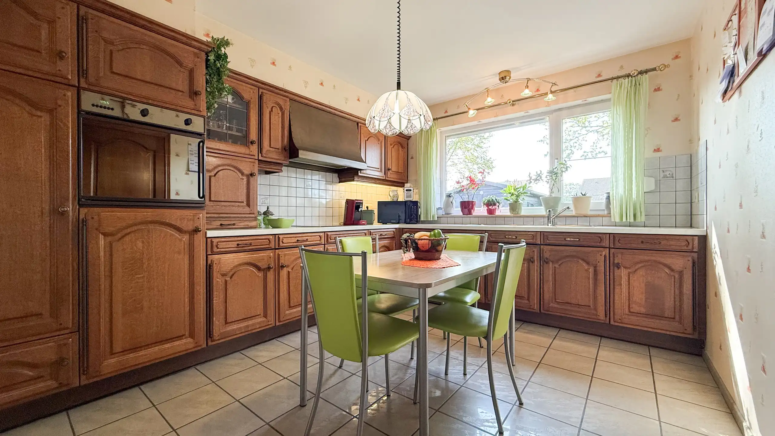 Instapklare woning met 3slpks, tuin, airco en zonnepanelen! foto 11