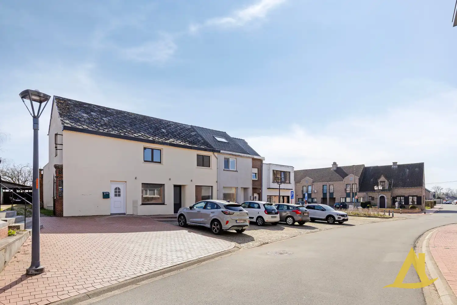 Hoofdfoto van de publicatie: WONING MET ZEER VEEL MOGELIJKHEDEN TE DIEST!