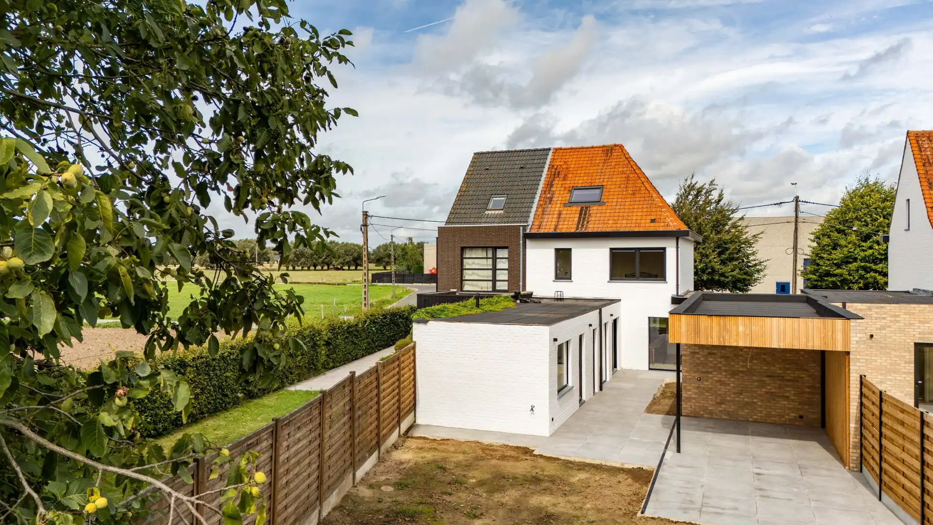 Prachtige tot in de puntjes gerenoveerde halfopen bebouwing met 3 slaapkamers, aparte garage en zuidgerichte tuin te koop in het hartje van Sint-Baafs-Vijve foto 40