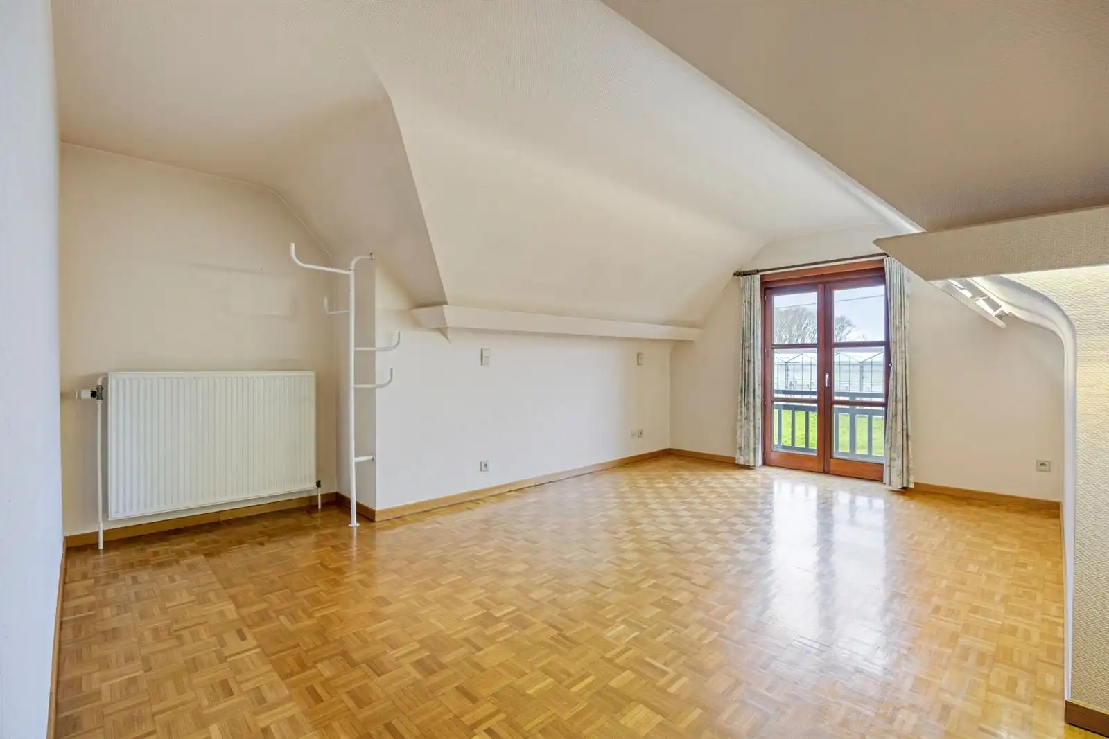 Riante open bebouwing in rustige straat foto 28