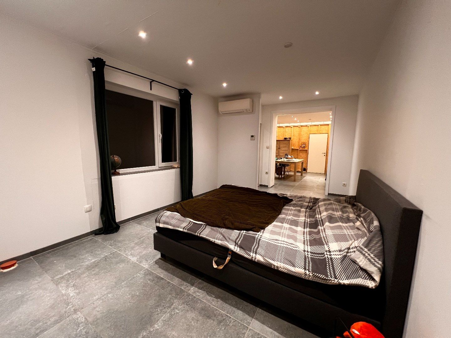 RUIM HANDELSPAND MET APPARTEMENT EN GARAGE IN CENTRUM POPERINGE foto 8