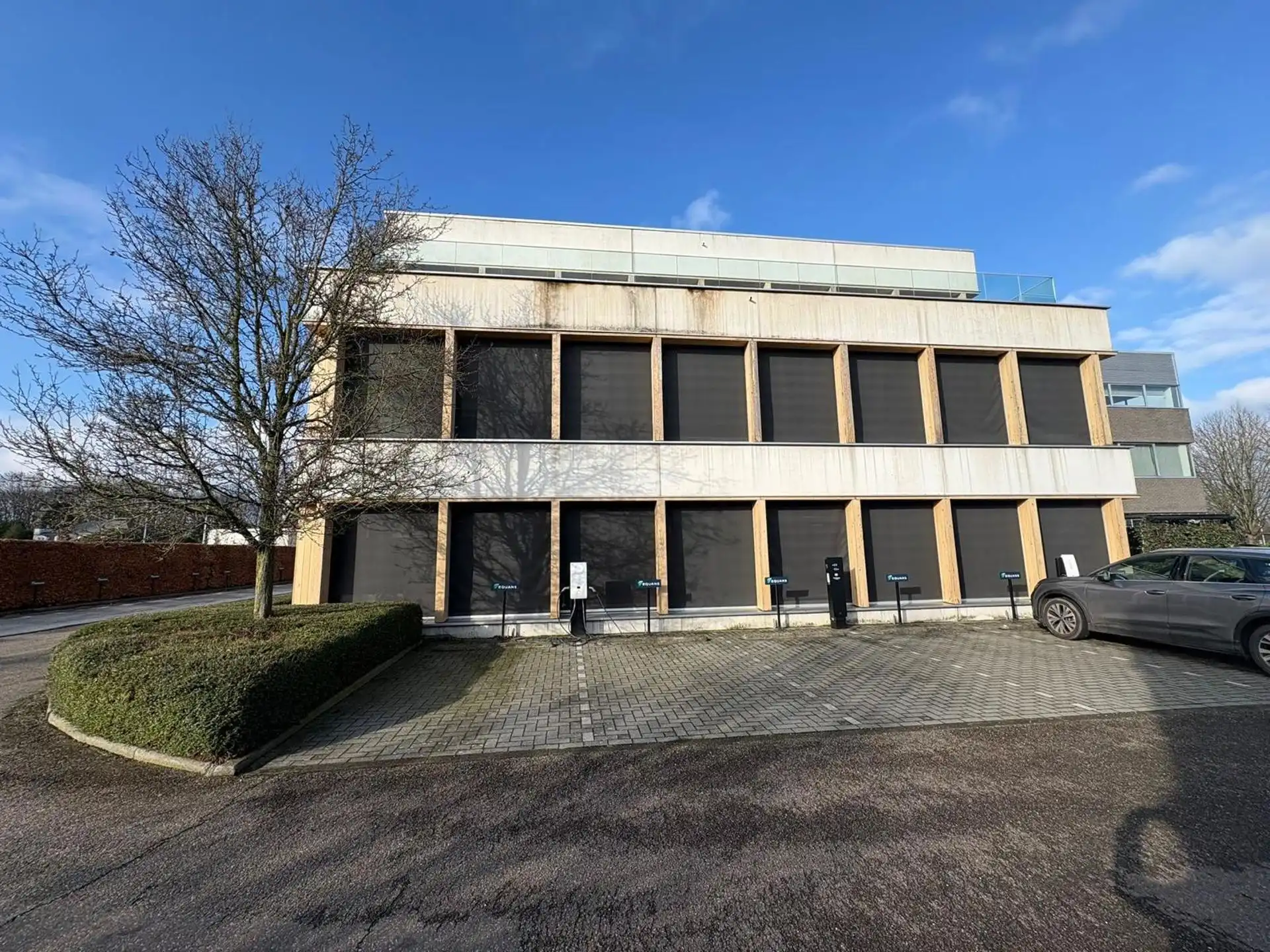 Instapklaar kantoor 622 m² met parking langs de E313 foto 10