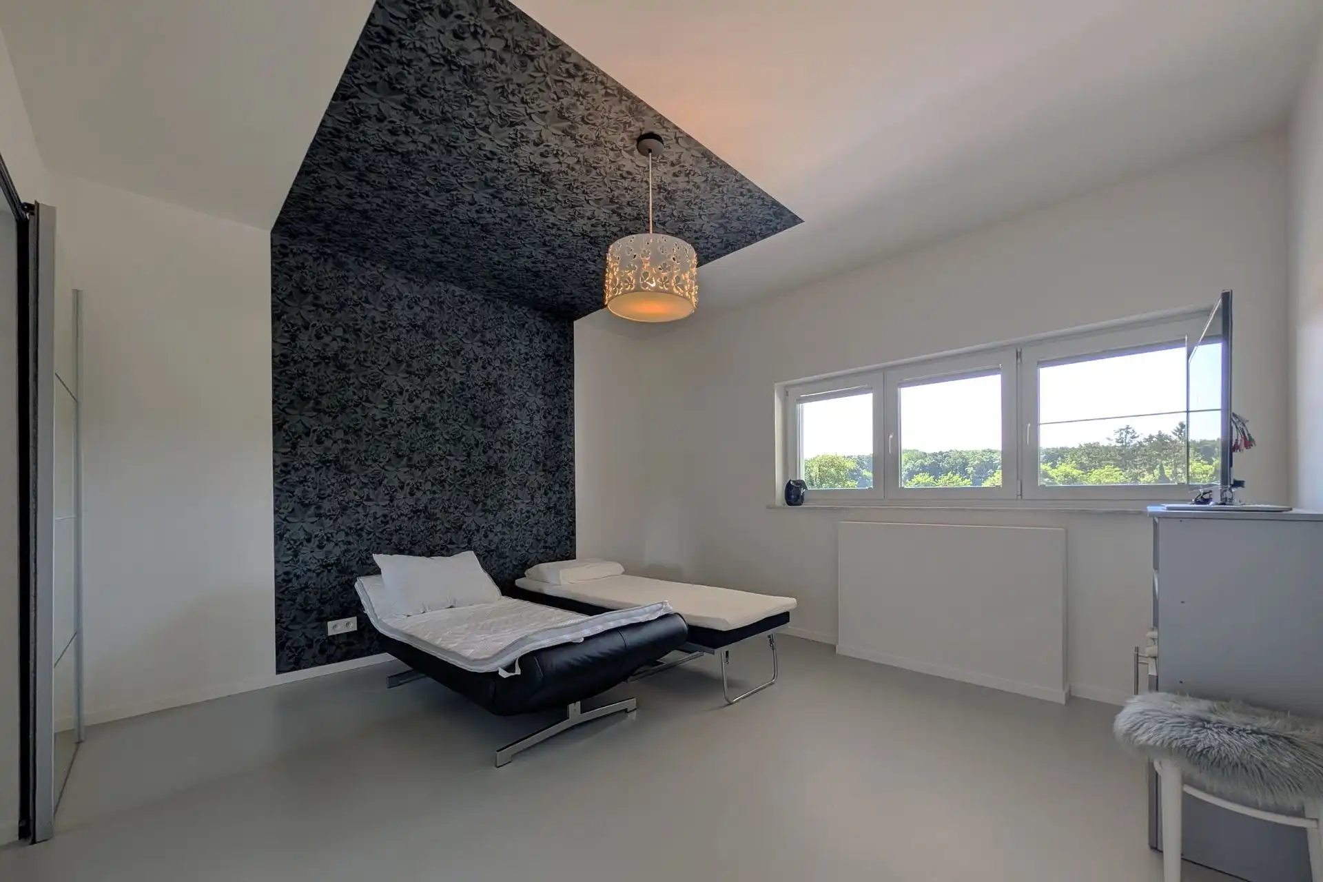 Instapklaar gerenoveerd appartement met 2 slaapkamers en 2 terrassen foto 9