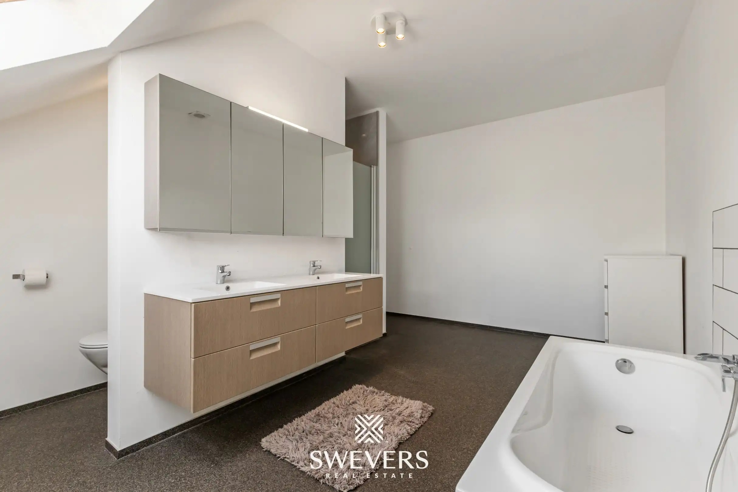 Ruime instapklare woning met 5 slaapkamers en praktijkruimte foto 24