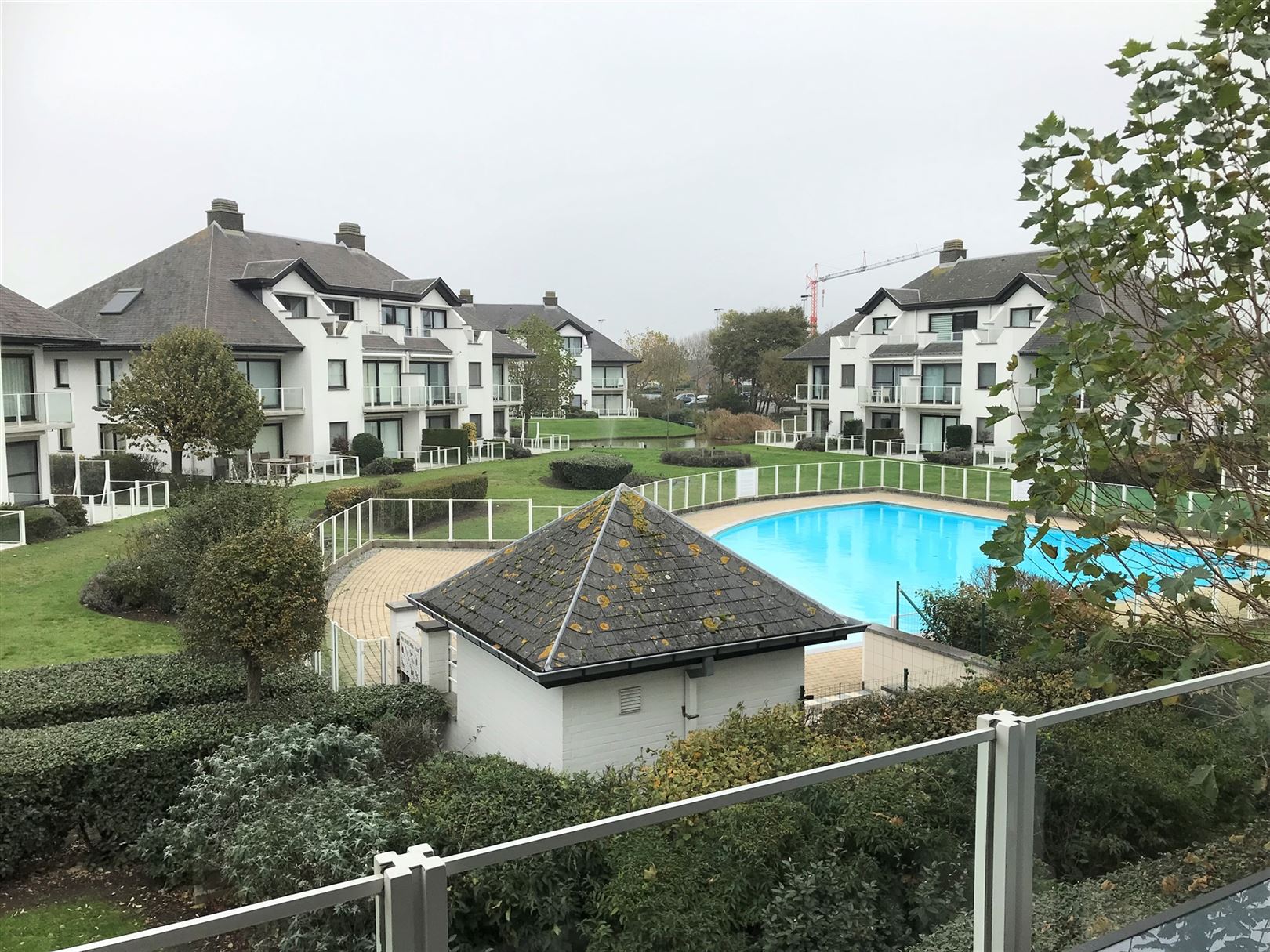 2 slaapkamerappartement te huur met garage foto 4
