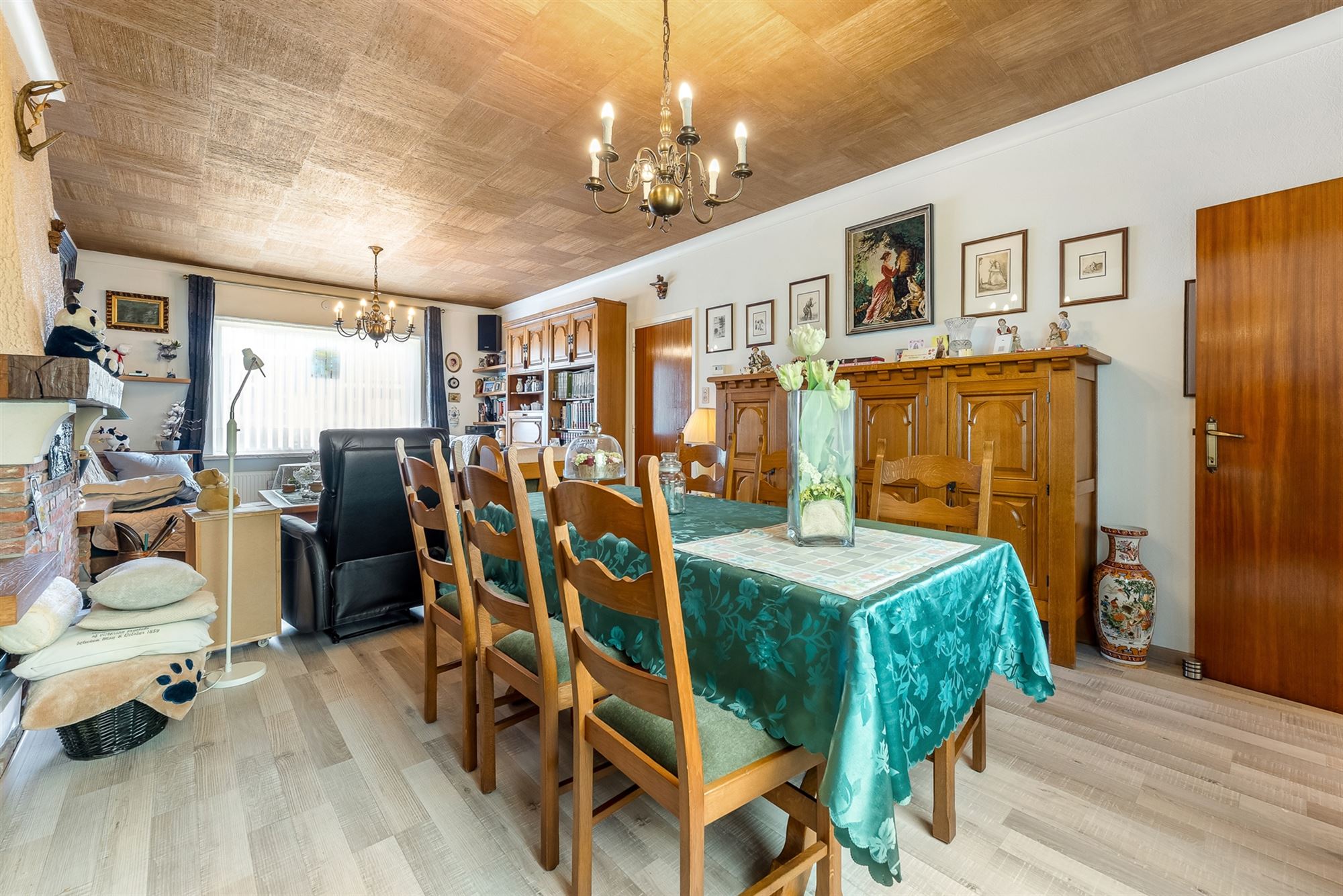 PERFECT ONDERHOUDEN WONING MET RUIME GARAGE EN BIJGEBOUW foto 4