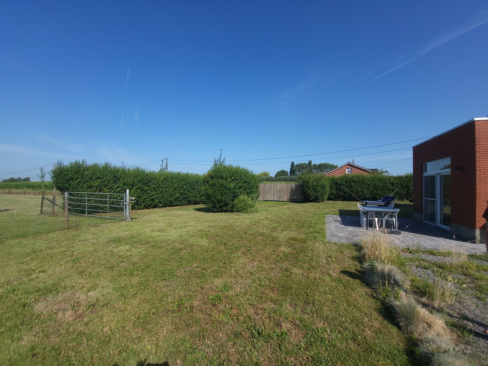 Alleenstaande woning met grote weide en stalling foto 22