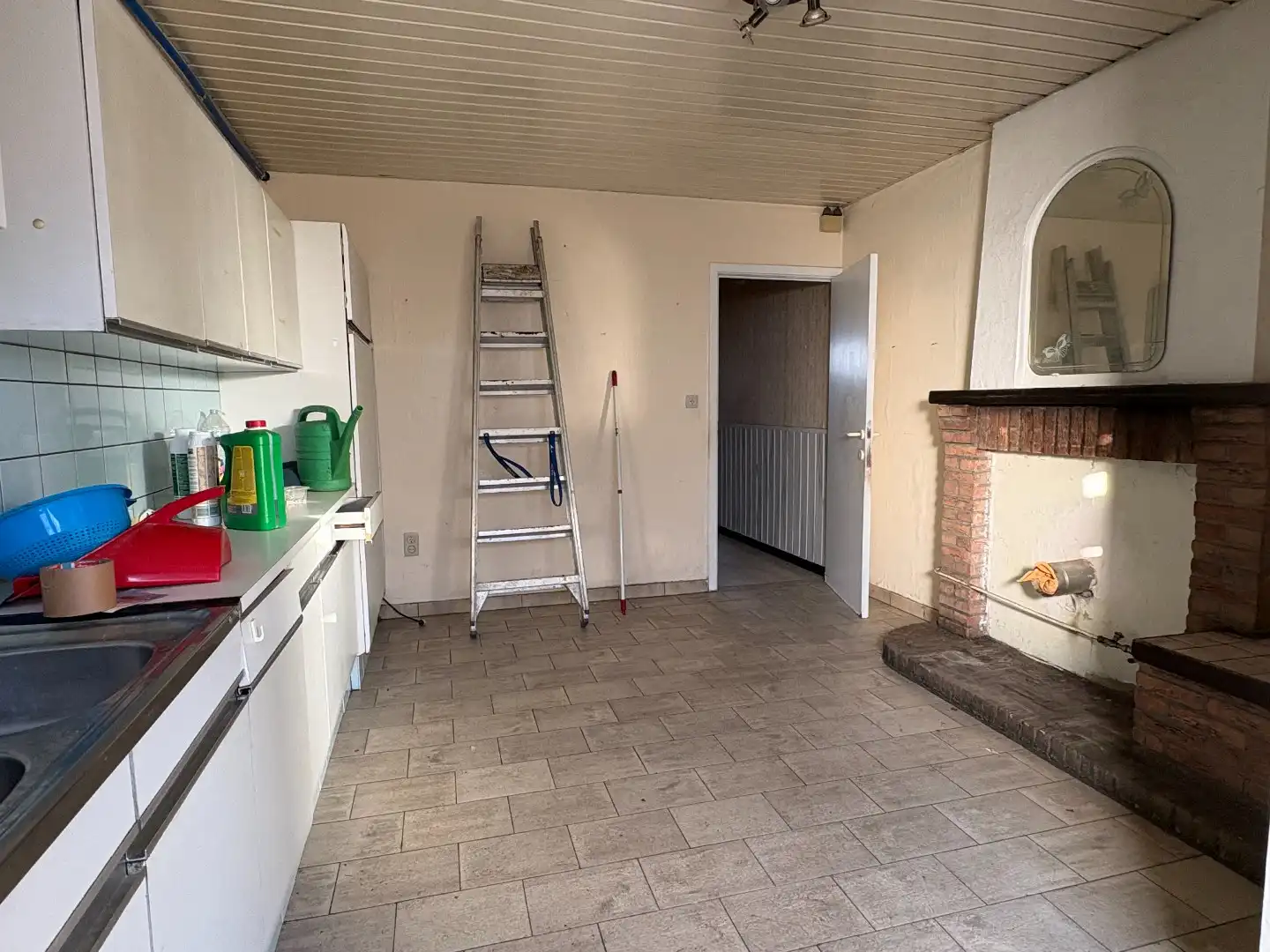 Gelijkvloerse woning op 537 m² met oprit, garage en 5 kamers foto 13