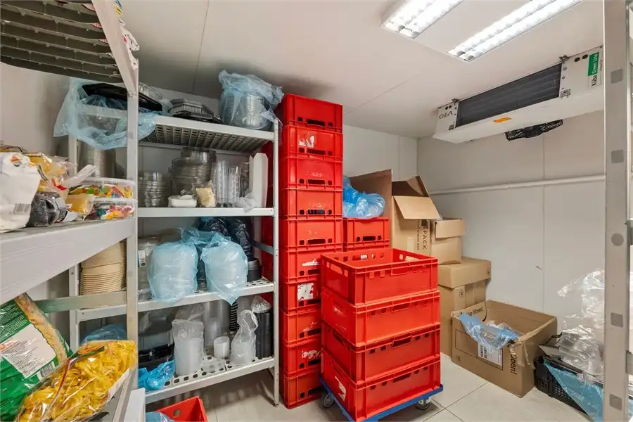 KNAPPE HANDELSRUIMTE IN HET CENTRUM VAN SINT-TRUIDEN foto 16