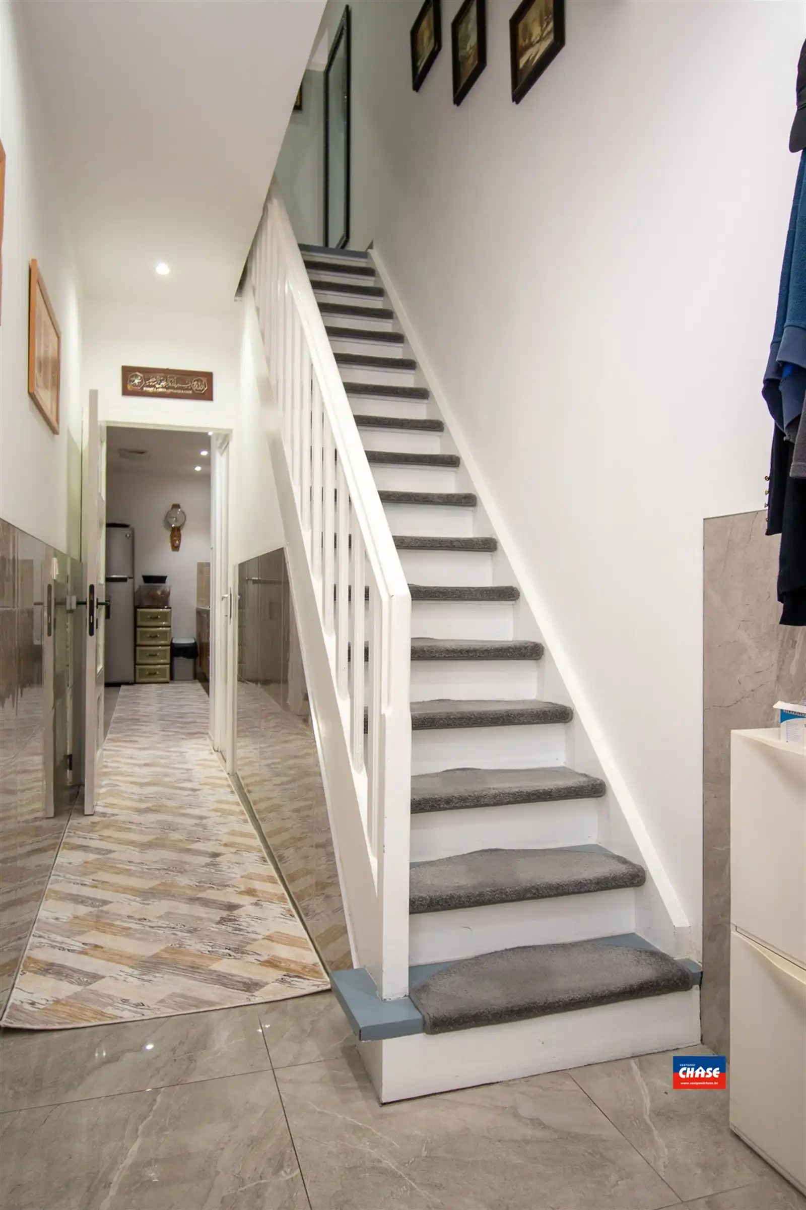 Instapklare rijwoning met vier slaapkamers en twee badkamers foto 3