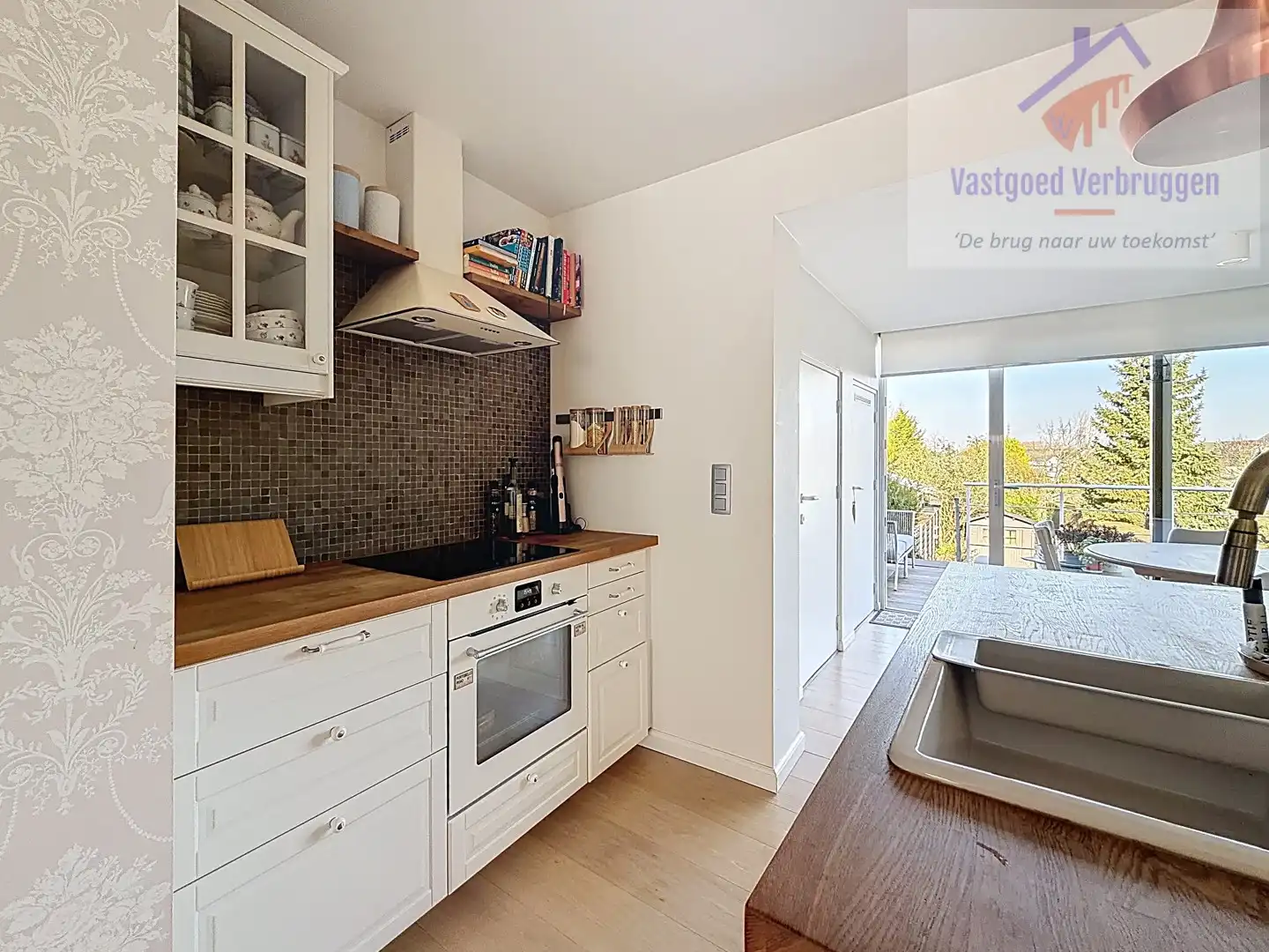 Goed gelegen instapklare stijlvolle woning foto 3