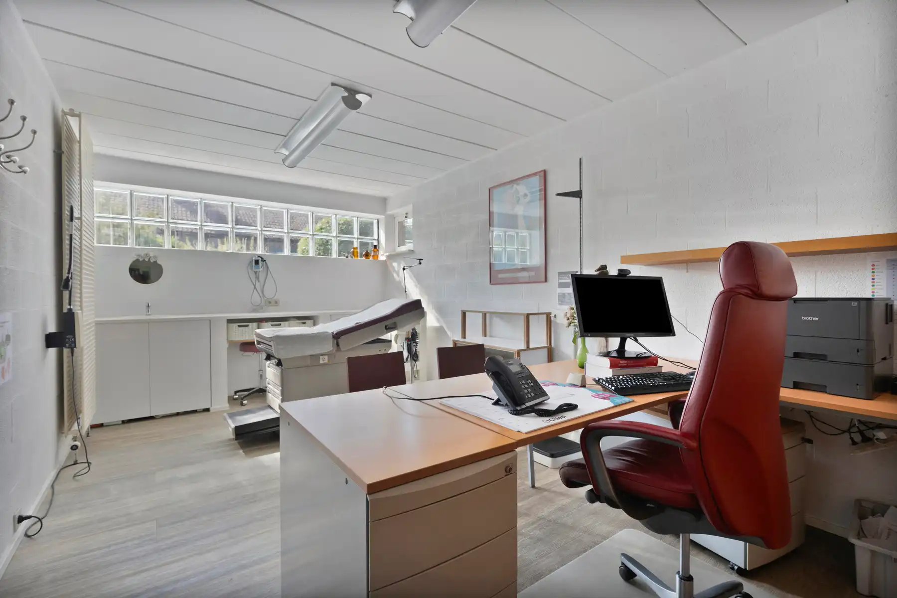 Ruime villa met praktijk! foto 29