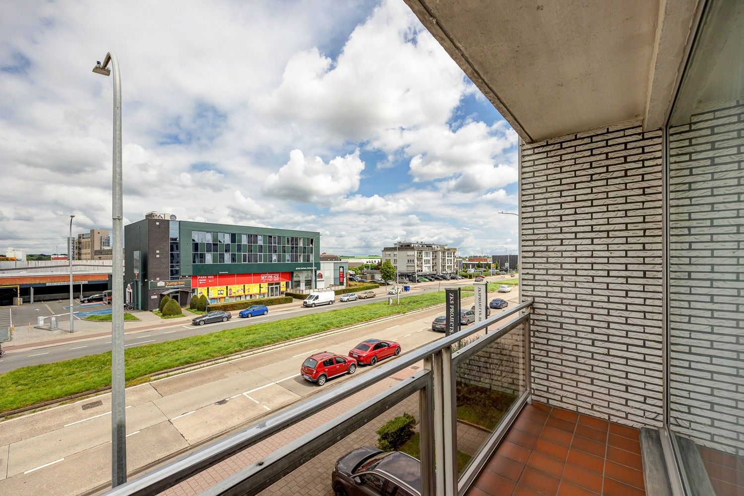 Instapklaar 2 slpk appartement met 2 terrassen in Deurne foto 3