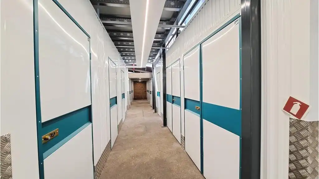 Opslagruimtes - Storage Units te huur in Sint-Kruis Brugge foto {{pictureIndex}}