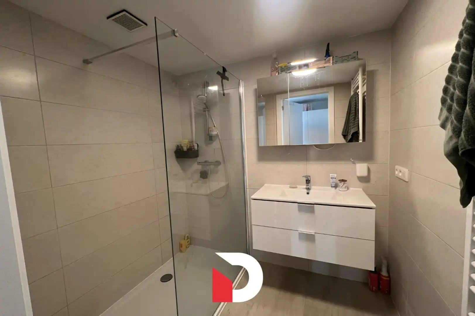 Recent appartement met 2 slaapkamers en autostaanplaats foto 10