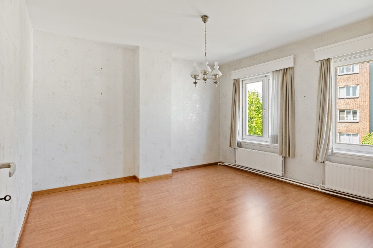 Ruim huis met 4 slaapkamers, tuin, veranda en garage in Deurne! foto 11