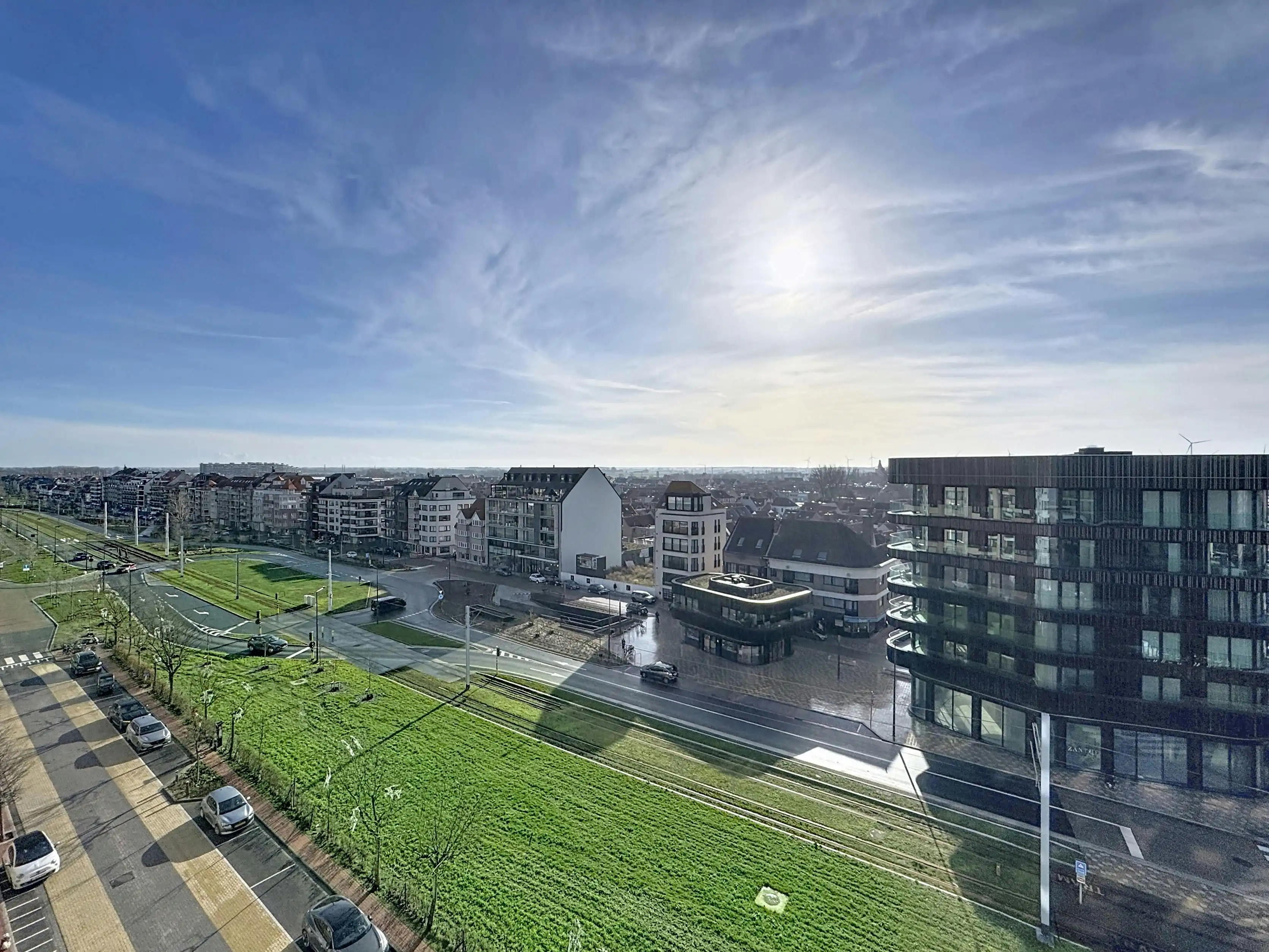 Knap appartement vlakbij het Heldenplein in Heist te koop foto {{pictureIndex}}