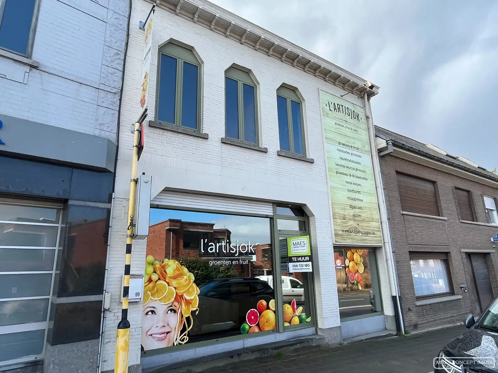 Centraal gelegen handelspand te huur in Anzegem langs drukke invalsweg foto {{pictureIndex}}