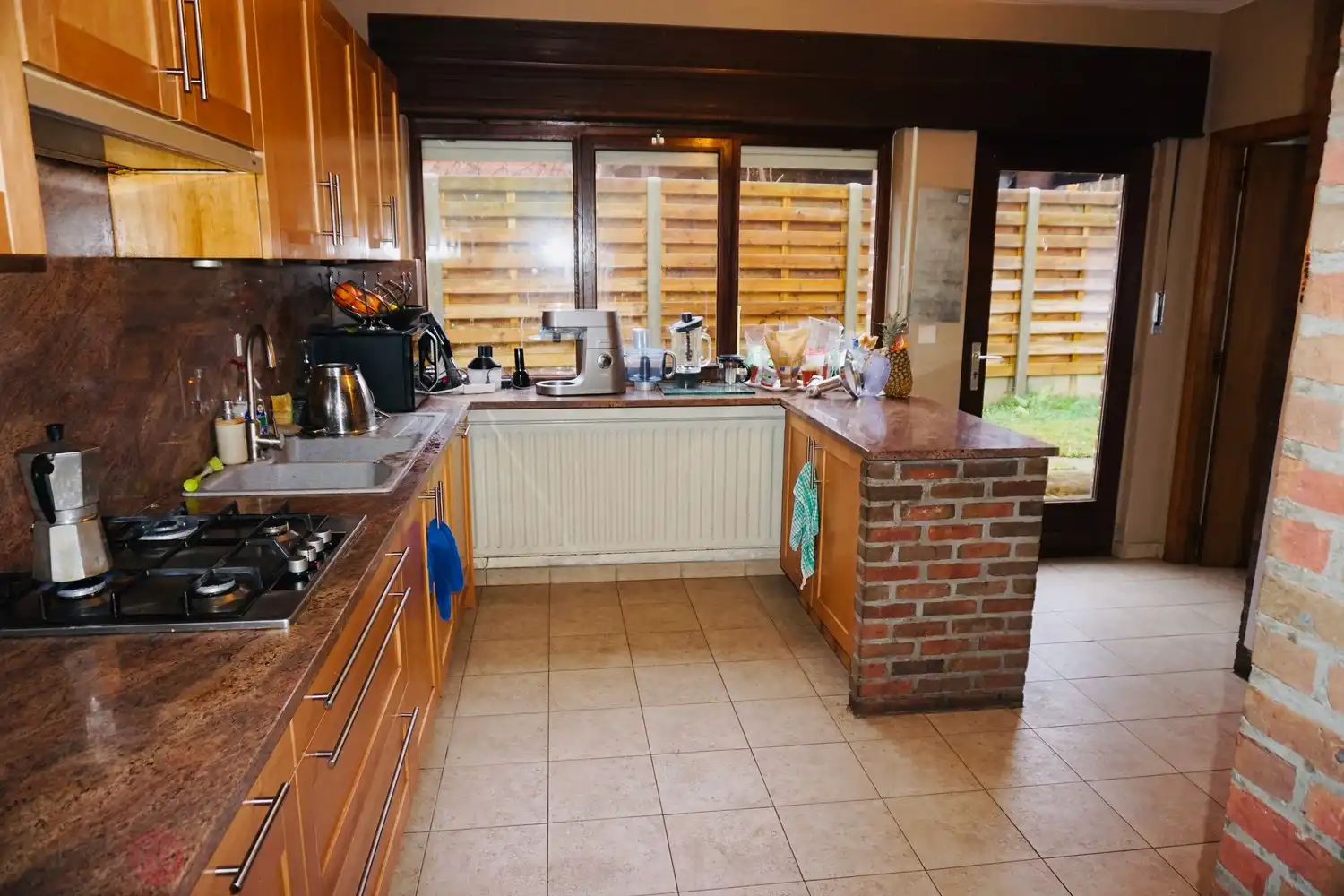 Rustig gelegen woning met 4 slaapkamers, bureau (of extra slaapkamer), garage en grote tuin. foto 10