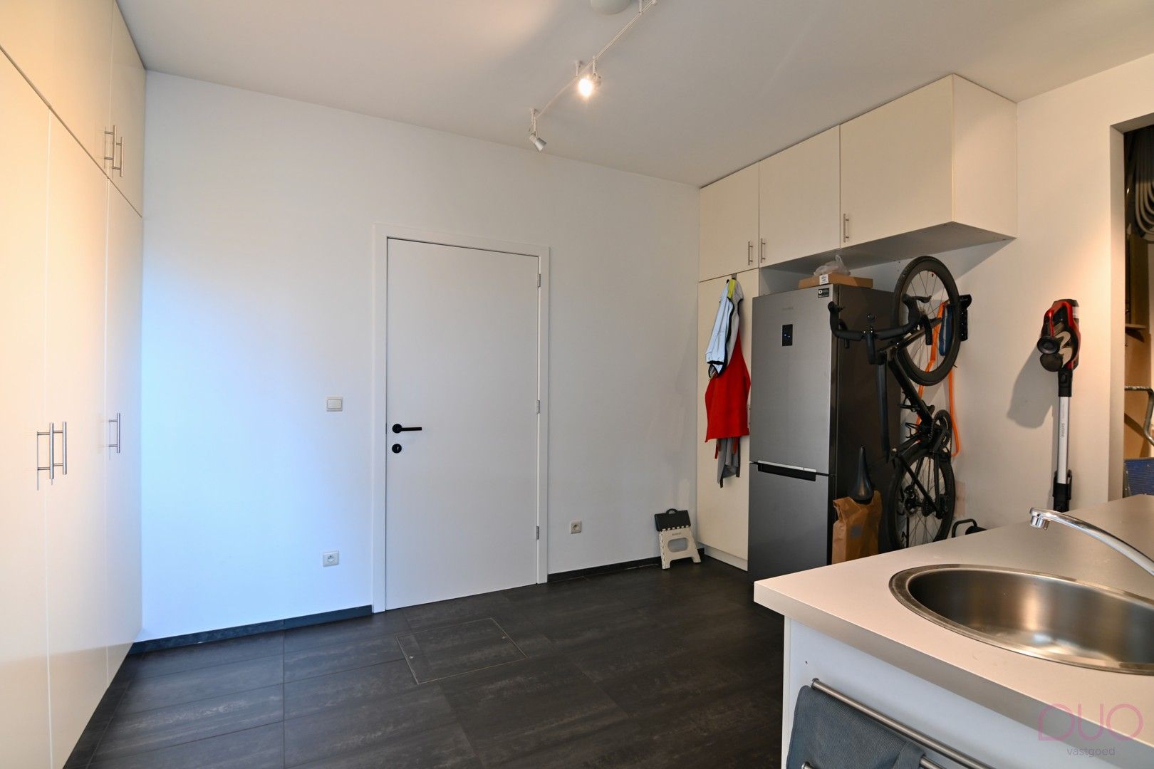 Ontdek ongeëvenaarde luxe en ruimte in deze prachtige villa in het rustige Herk-de-Stad. foto 14