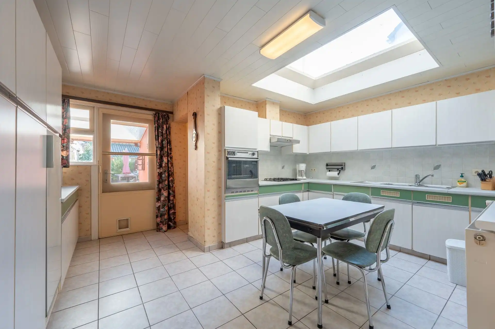 Grote gezinswoning met tuin en 7 slaapkamers nabij centrum en zee foto 6
