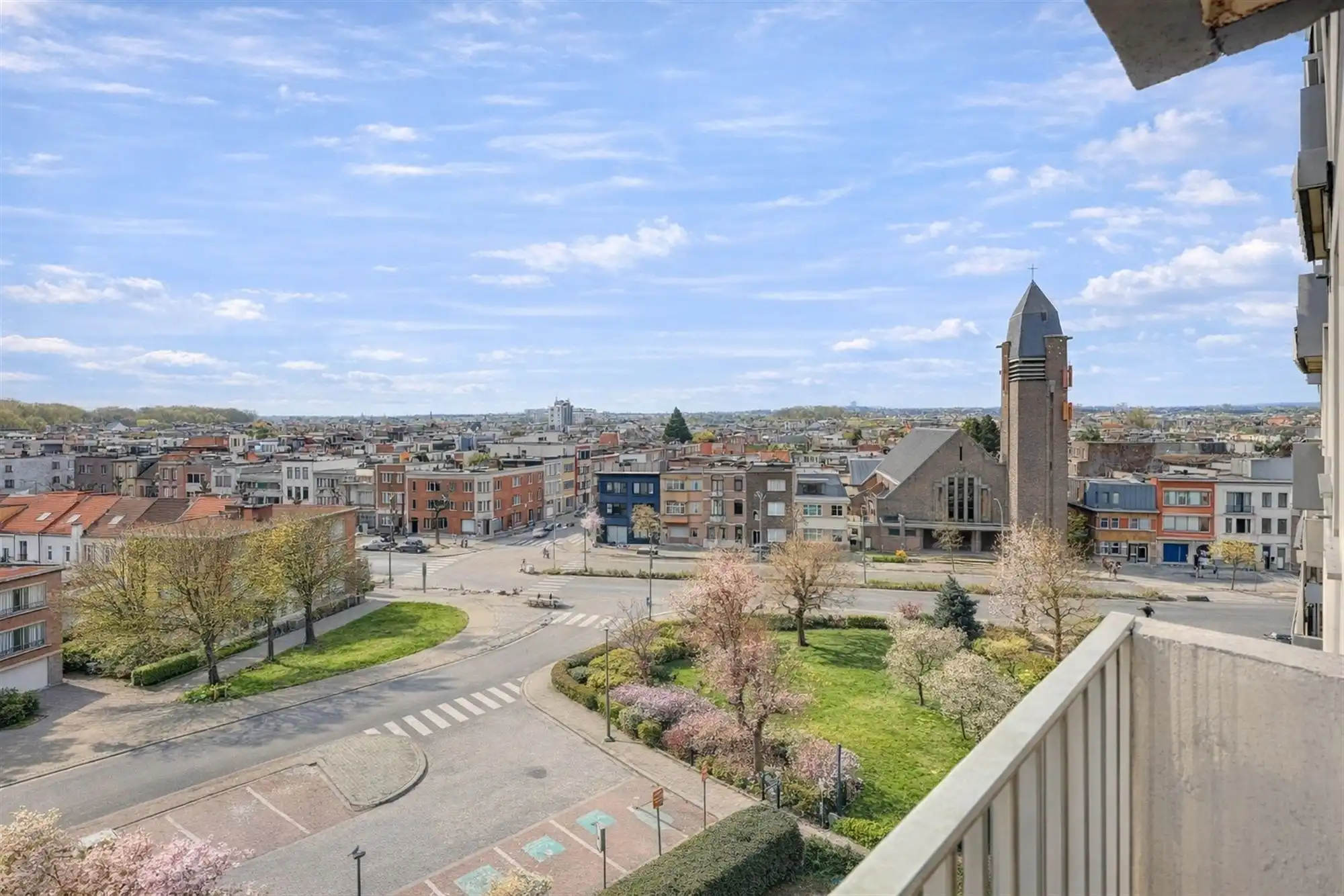 Appartement met 2 slaapkamers, terras + parking mogelijk foto 11
