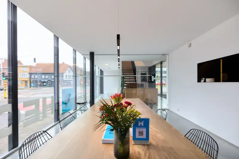 Uniek kantoorgebouw te koop langs de Westlaan te Roeselare foto 8