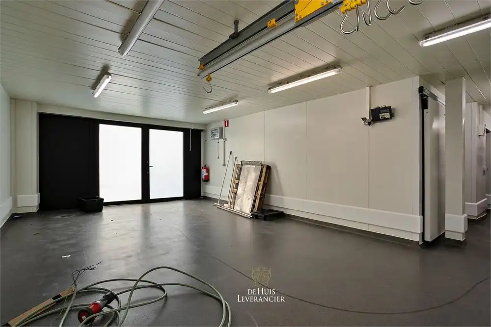 IN OPTIE - RUIM handelspand in het centrum van Hove foto 5