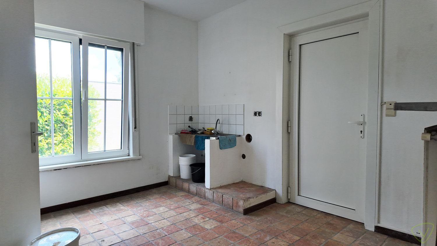 Zonnig en rustig gelegen alleenstaande woning te Eeklo! foto 7