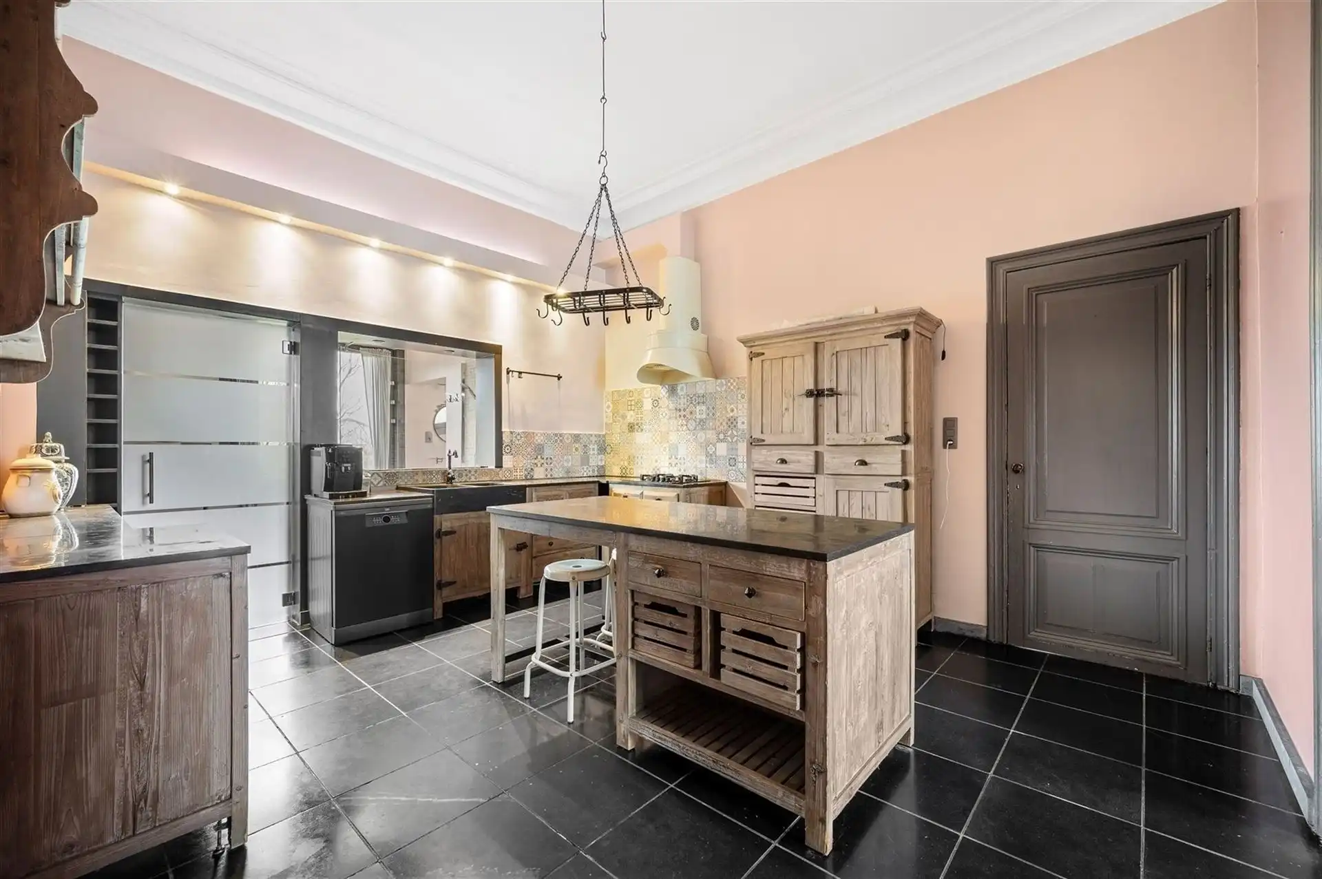 Karakterwoning met 5 slpks, autostaanplaats en grote tuin! foto 6