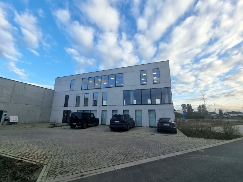 Nieuwbouw kantoorruimte te huur foto {{pictureIndex}}