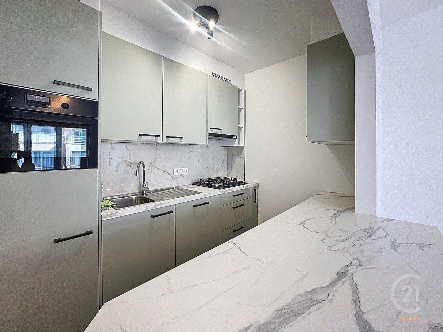 Instapklaar gerenoveerd appartement op toplocatie in Westende-Bad foto 2